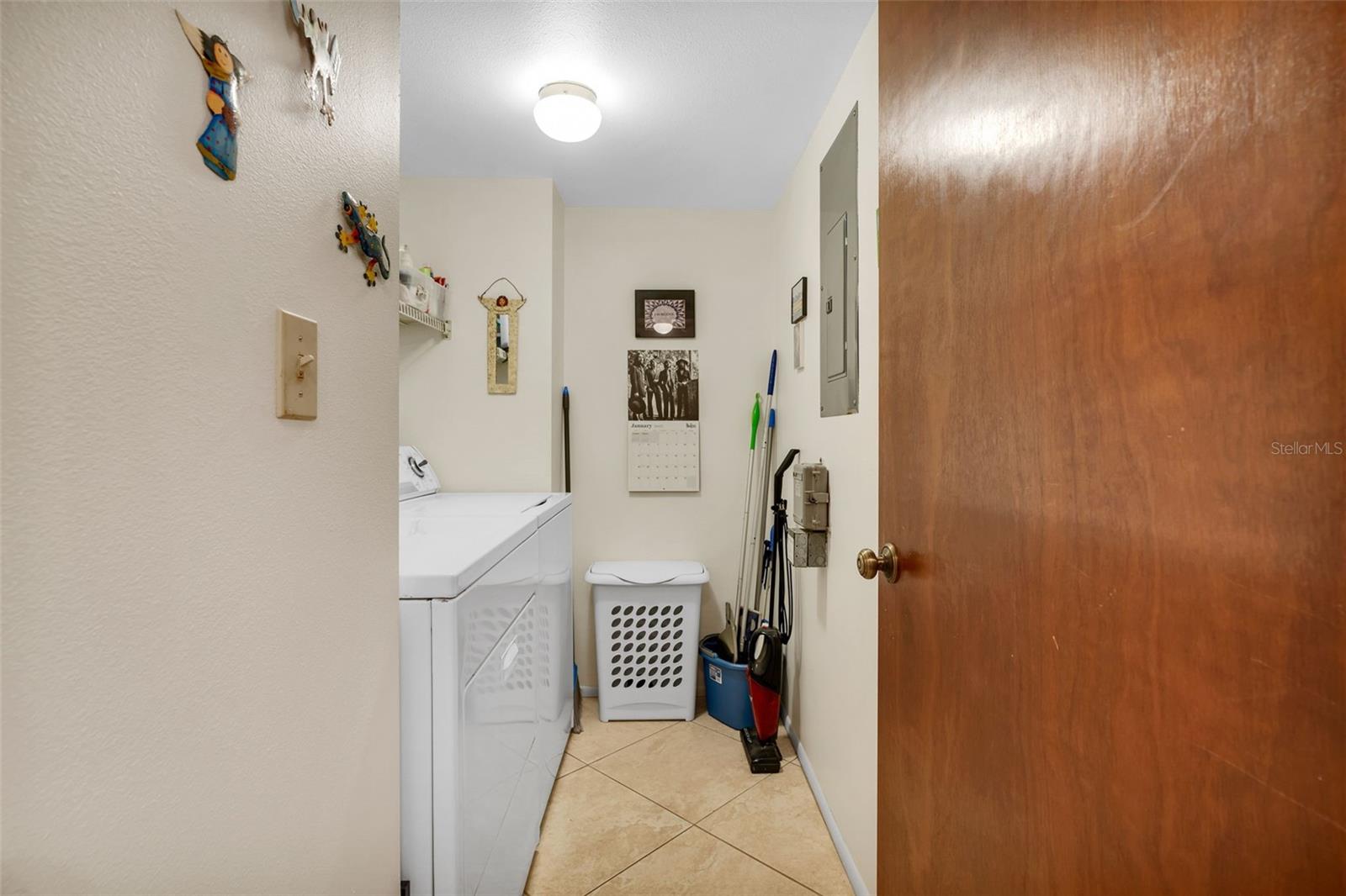 Listing photo id 15 for 5849 Park Street N 201