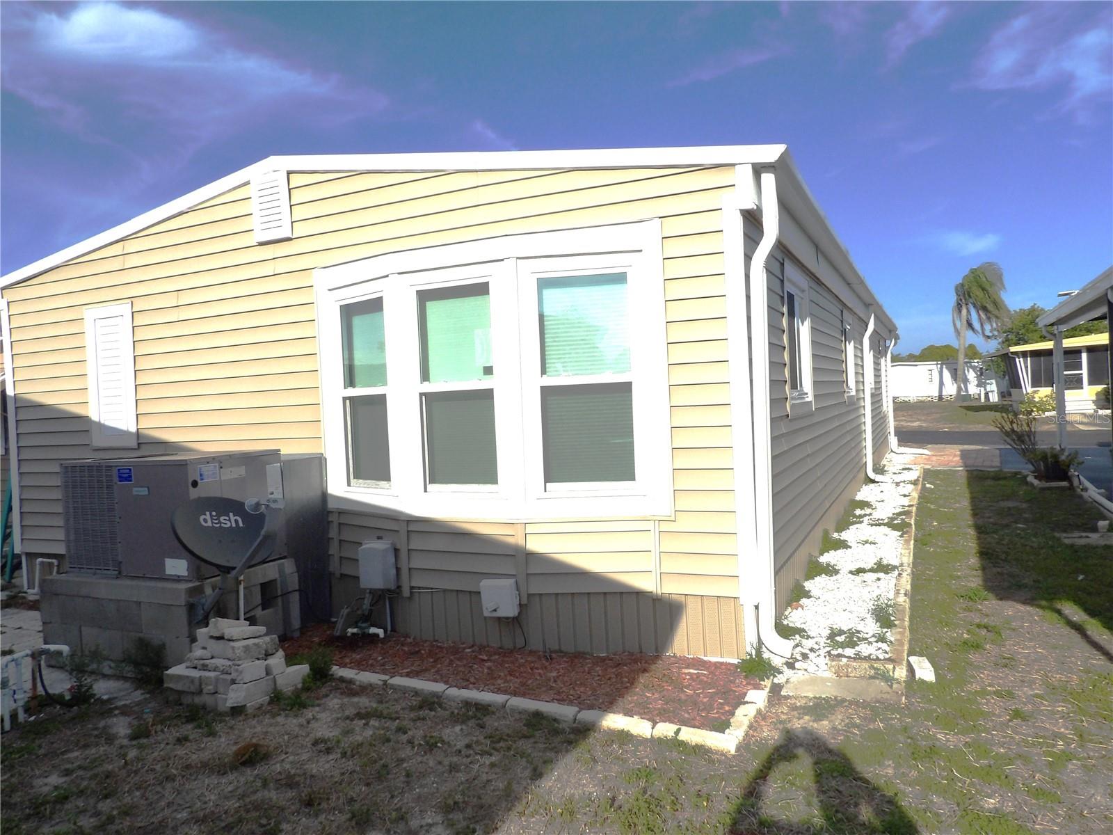 Image 6 of 51 For 7216 Mount Georgetown Drive Ne 555