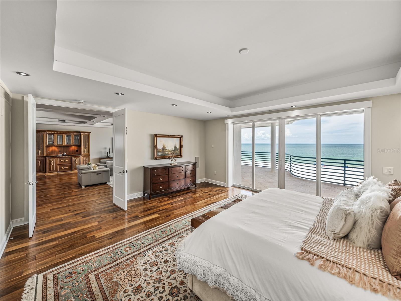 Listing photo id 46 for 3910 Gulf Boulevard 400