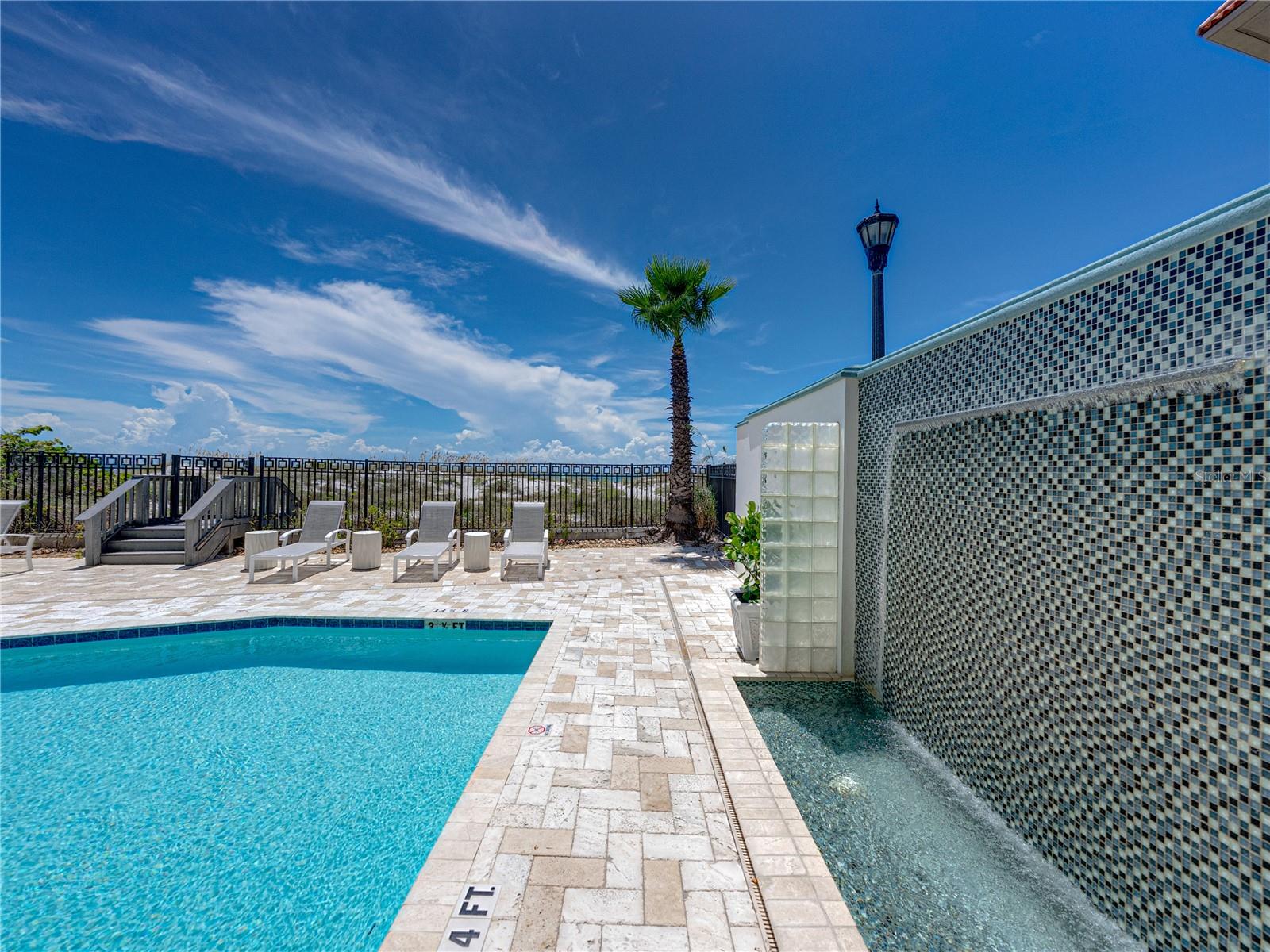 Listing photo id 93 for 3910 Gulf Boulevard 400