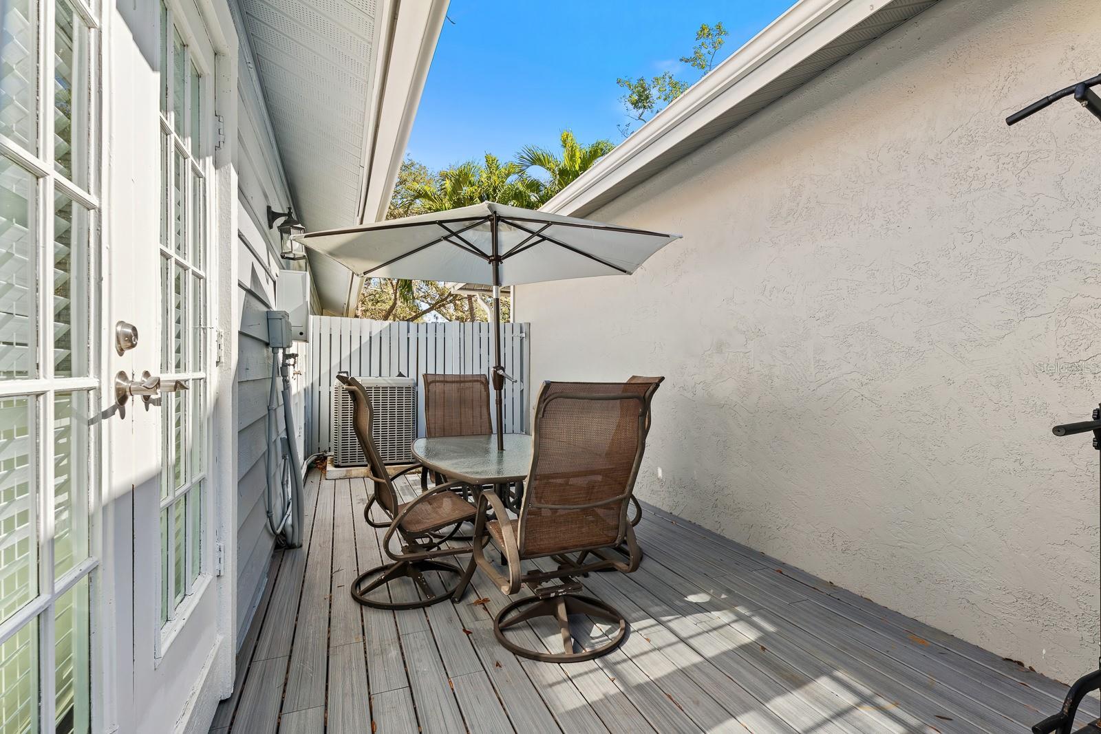 Image 55 of 67 For 764 Captiva Court Ne