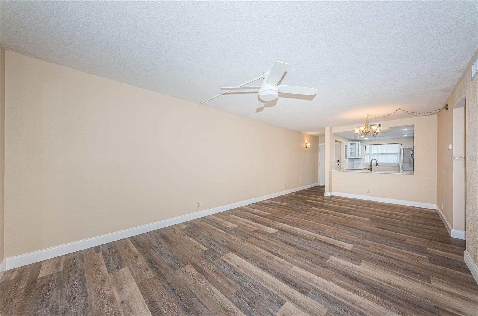 Image 10 of 38 For 6145 Sun Boulevard 103