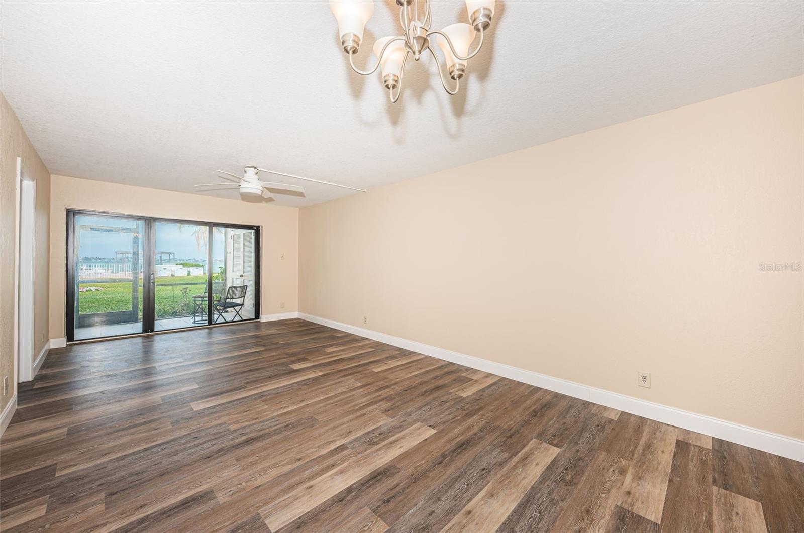 Image 11 of 38 For 6145 Sun Boulevard 103