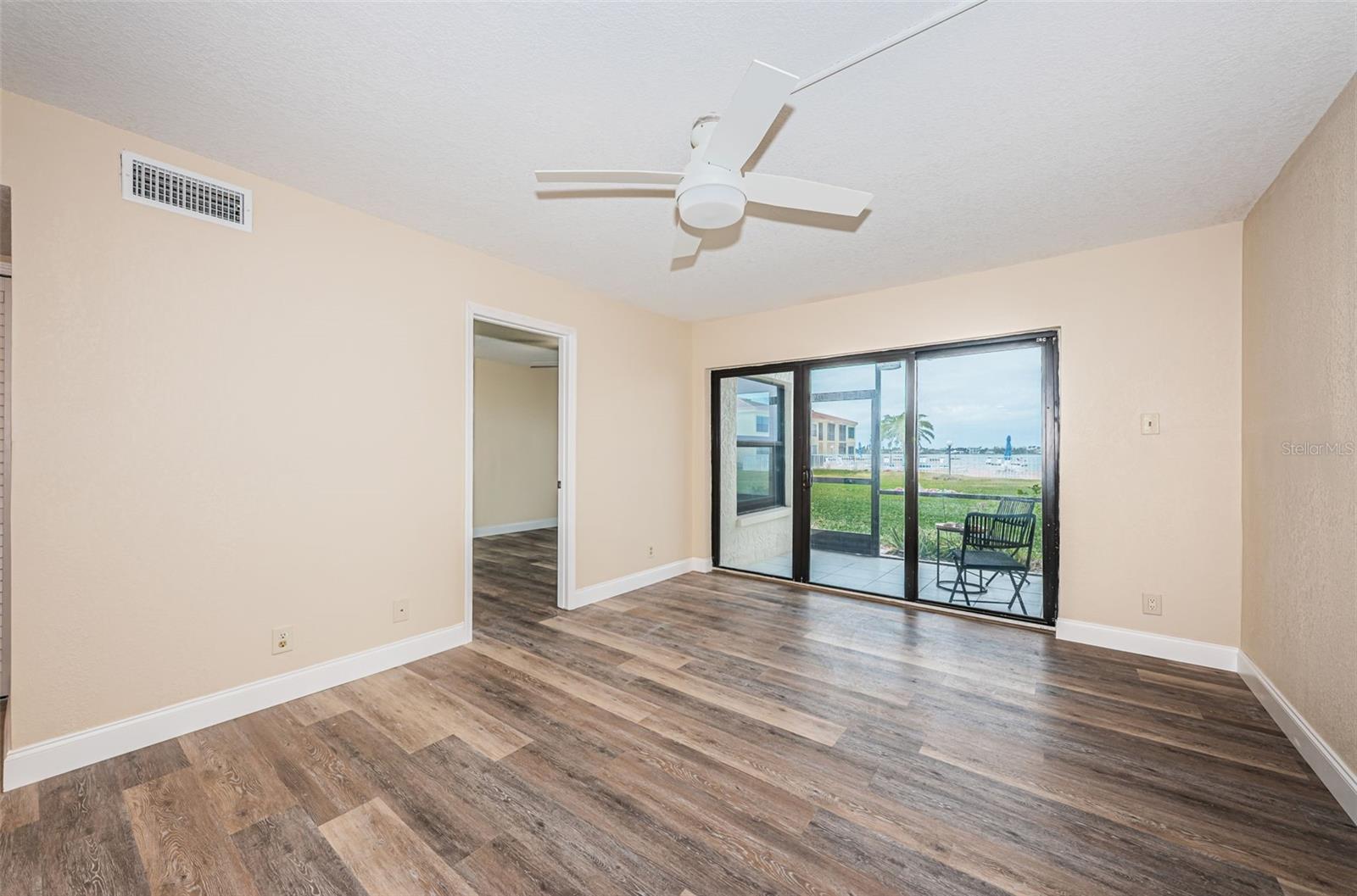 Image 13 of 38 For 6145 Sun Boulevard 103