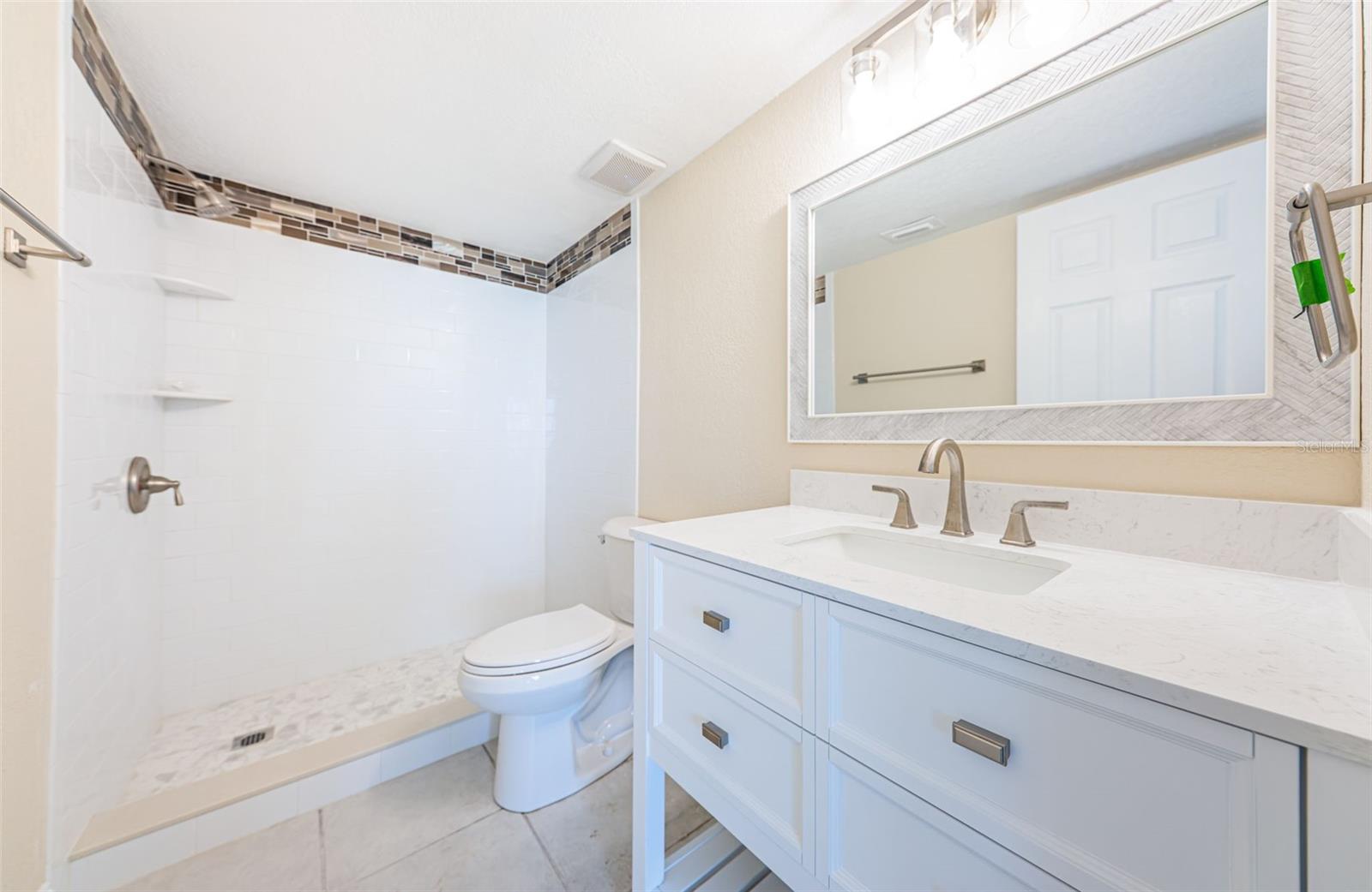 Image 18 of 38 For 6145 Sun Boulevard 103