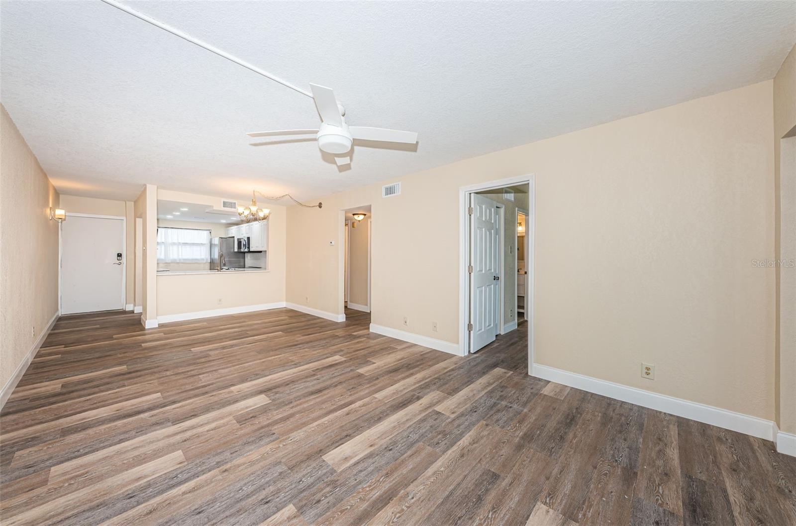 Image 19 of 38 For 6145 Sun Boulevard 103