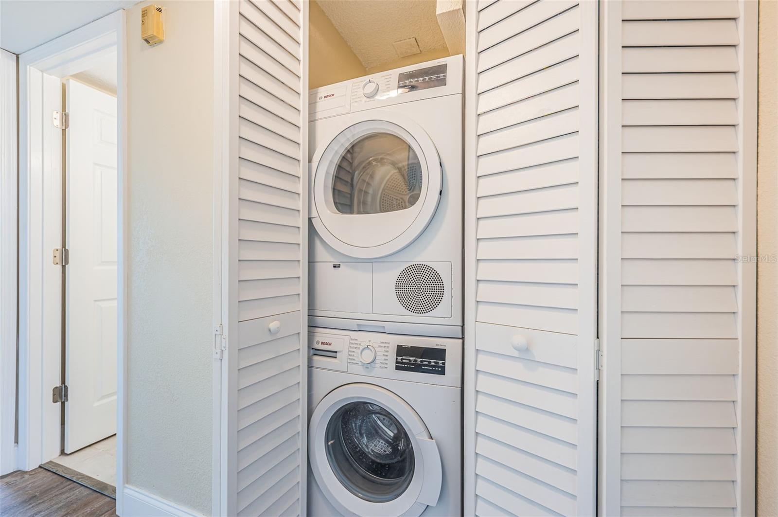 Image 21 of 38 For 6145 Sun Boulevard 103