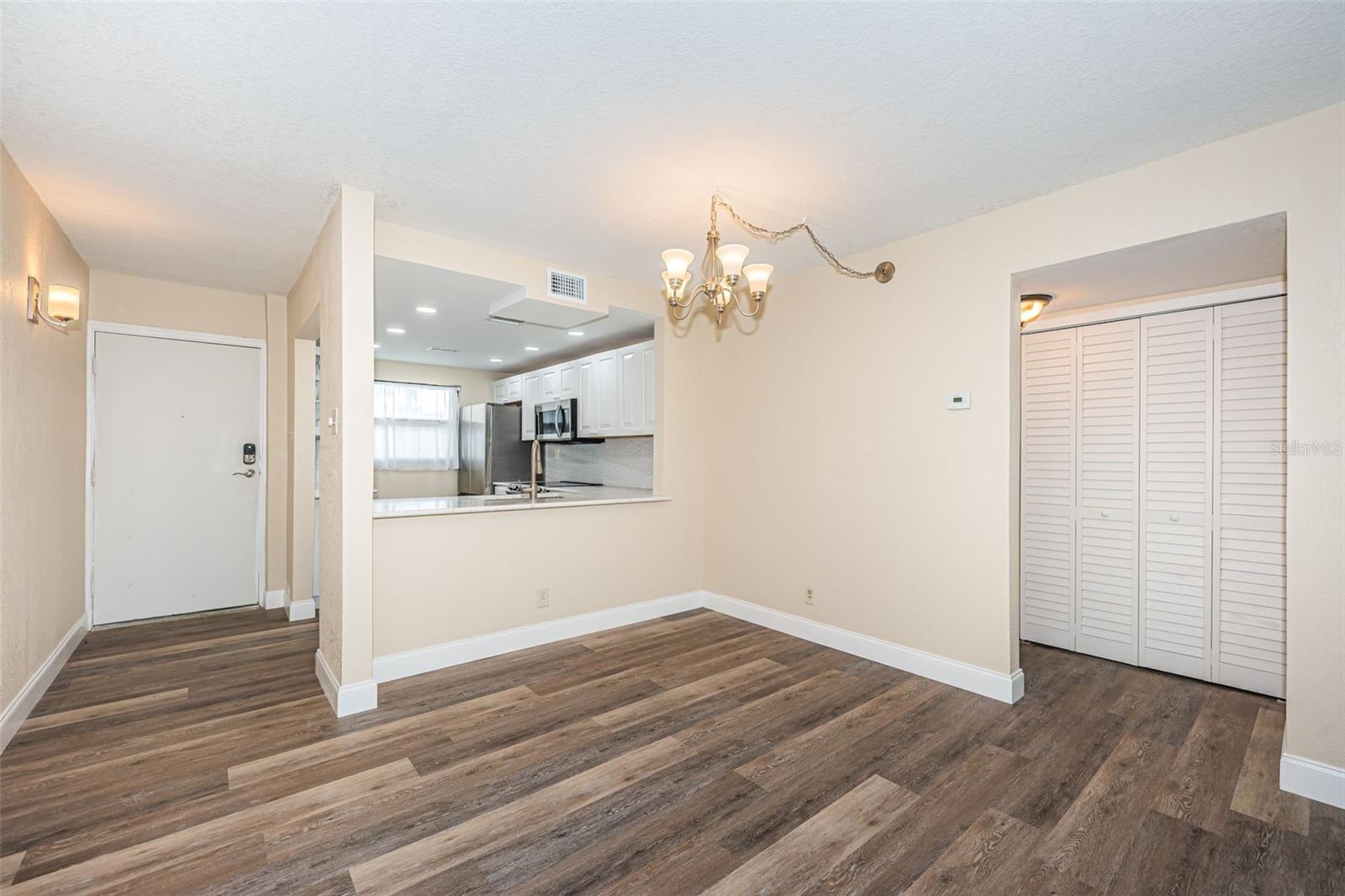 Image 3 of 38 For 6145 Sun Boulevard 103