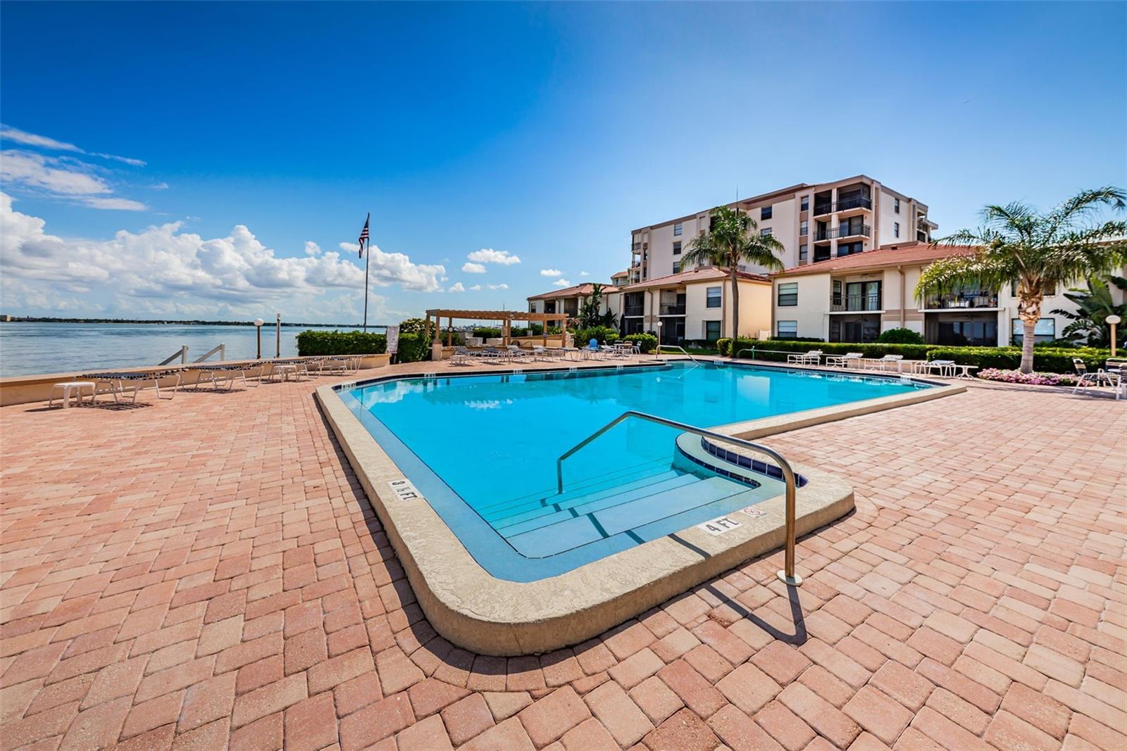 Image 32 of 38 For 6145 Sun Boulevard 103