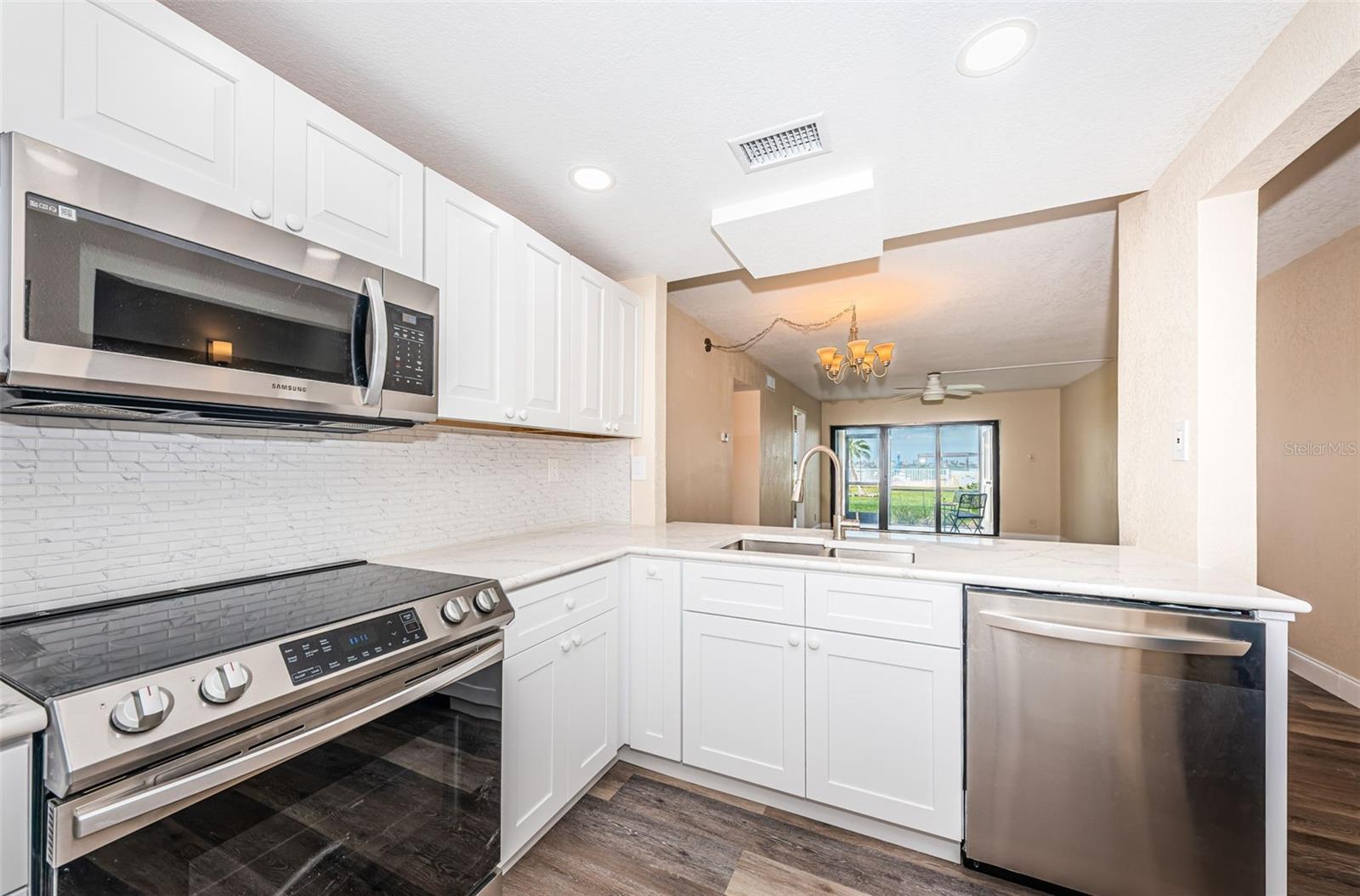 Image 5 of 38 For 6145 Sun Boulevard 103