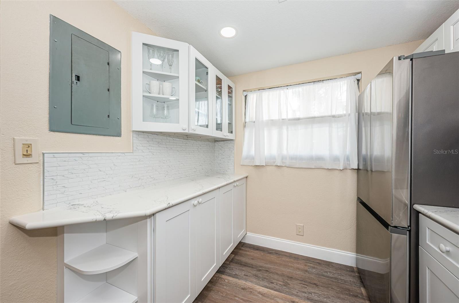 Image 7 of 38 For 6145 Sun Boulevard 103