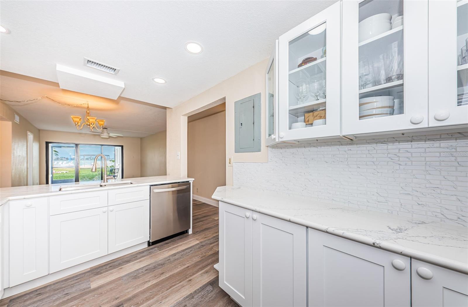 Image 8 of 38 For 6145 Sun Boulevard 103