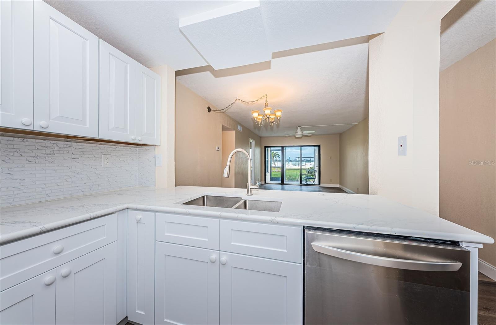 Image 9 of 38 For 6145 Sun Boulevard 103