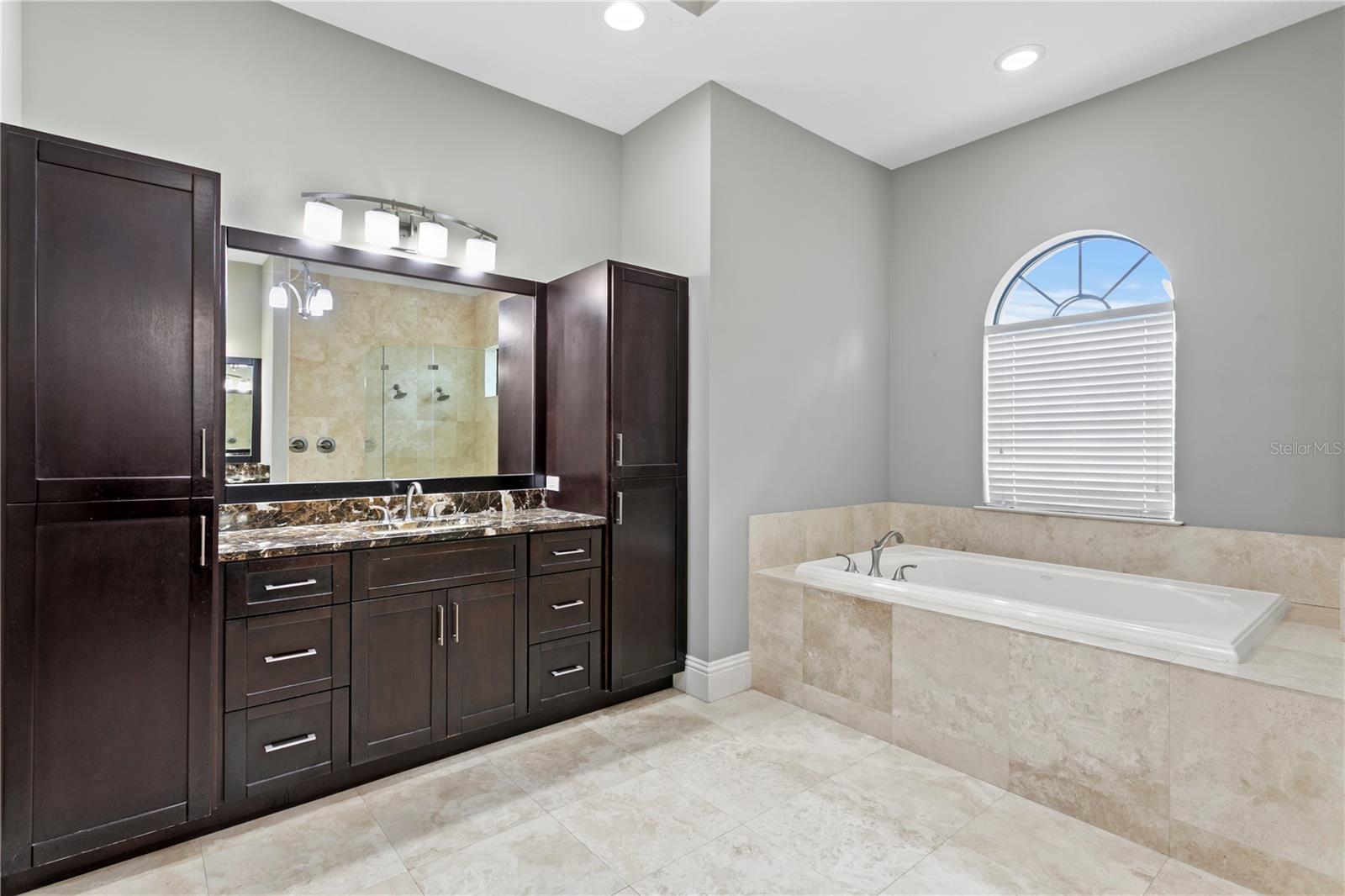 Listing photo id 74 for 1903 Haven Bend