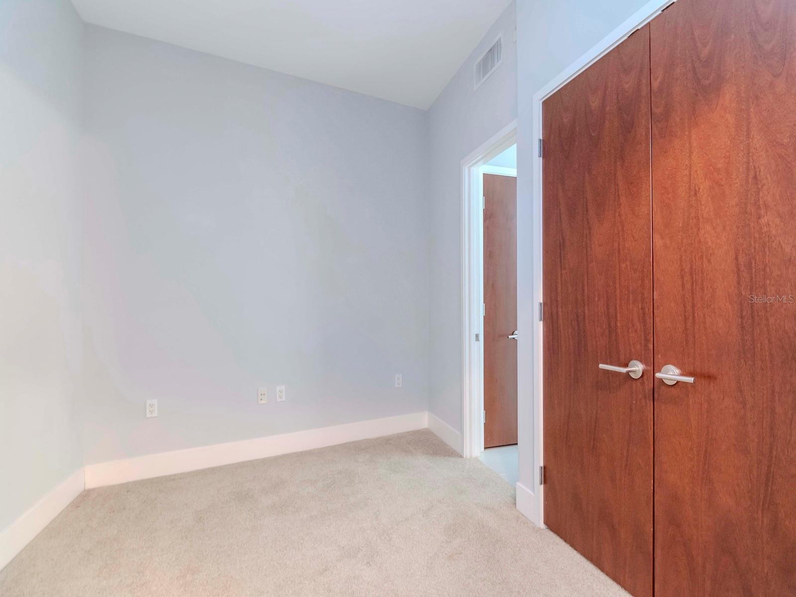 Listing photo id 2 for 111 12th Street 1619