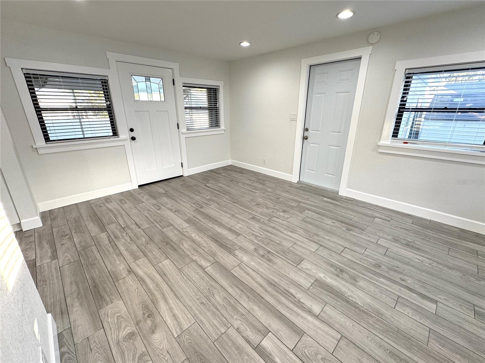 Image 16 of 23 For 2720 9th Avenue N