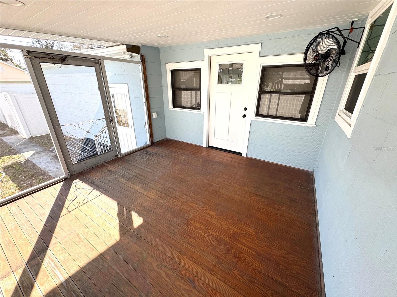 Image 18 of 23 For 2720 9th Avenue N