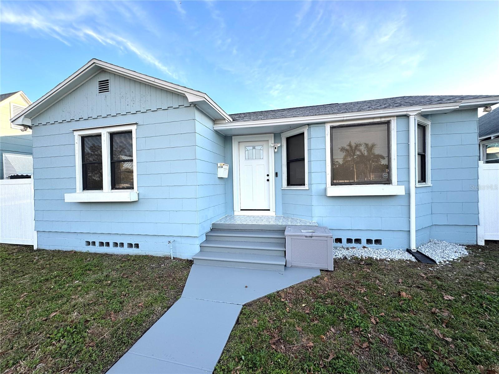 Image 3 of 23 For 2720 9th Avenue N