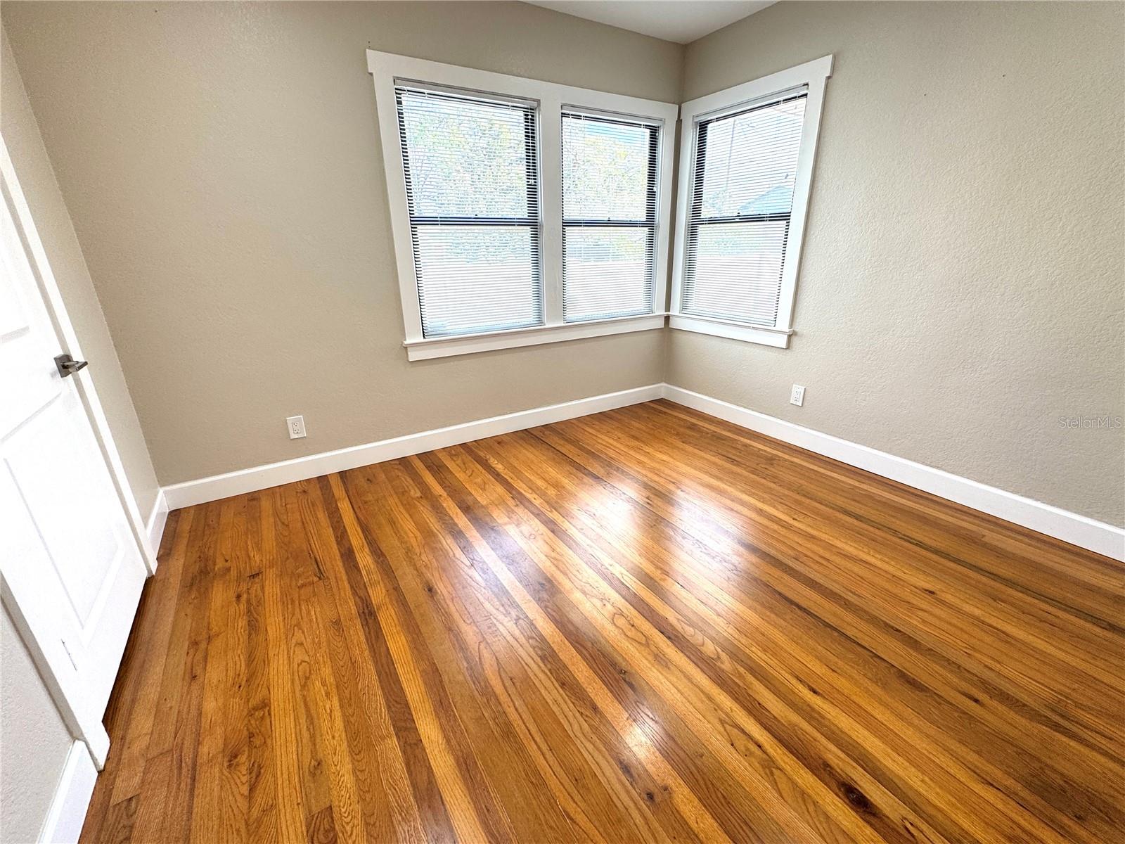 Image 8 of 23 For 2720 9th Avenue N