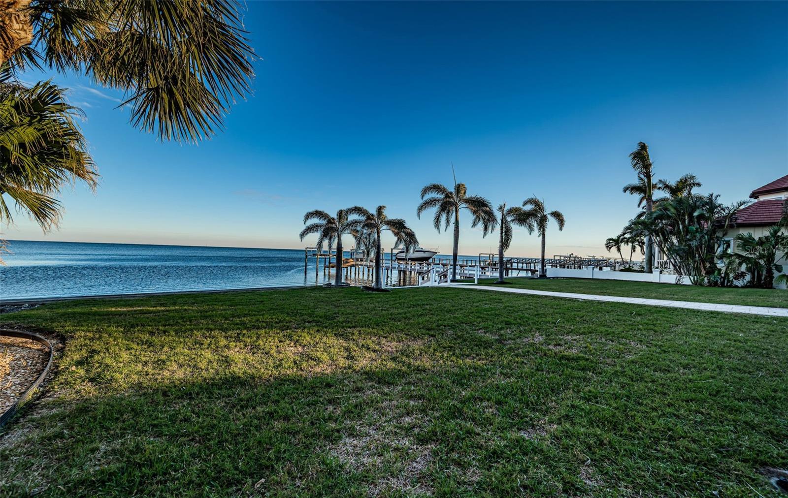 Listing photo id 74 for 4419 Bayshore Boulevard Ne