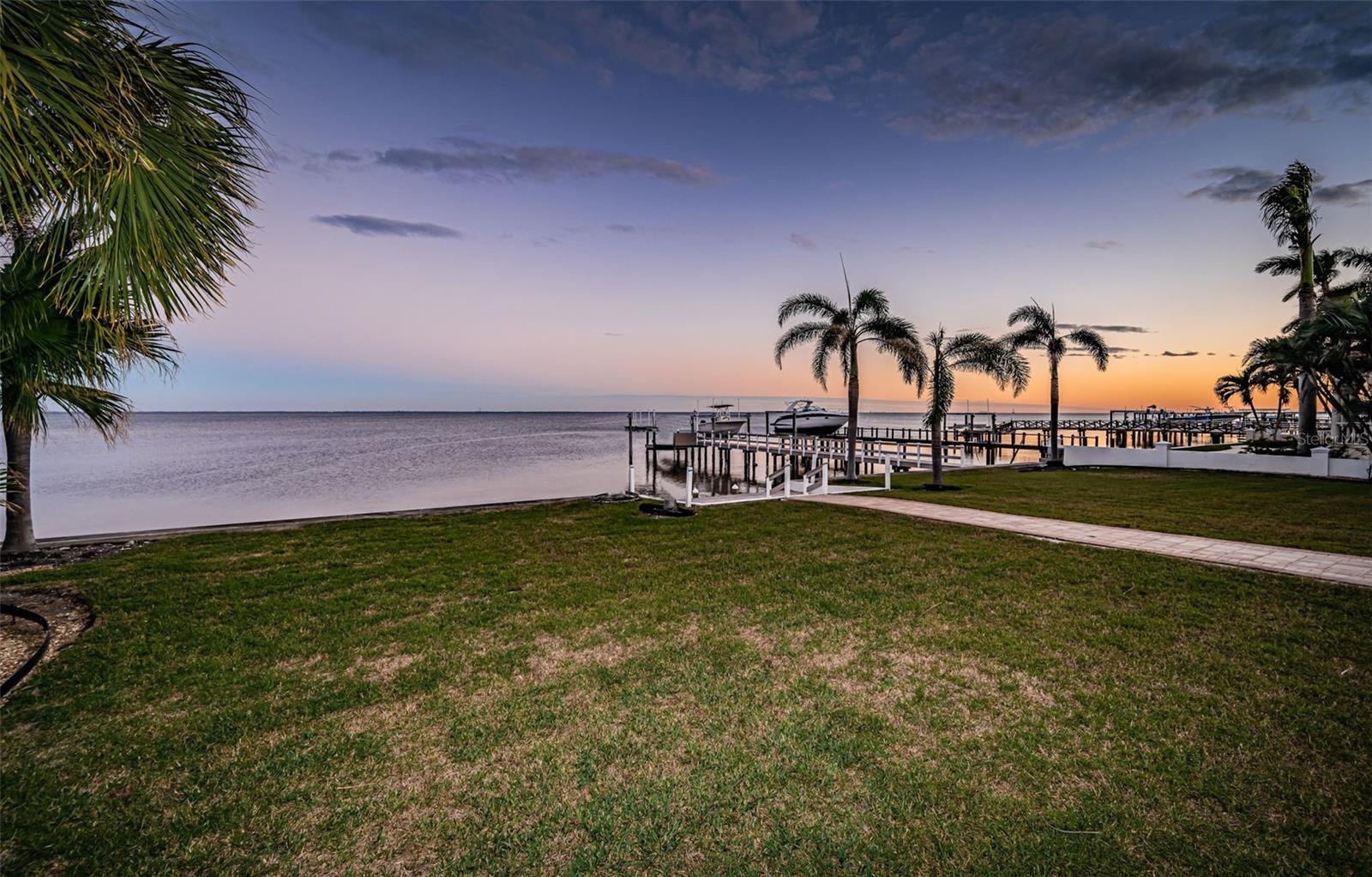 Listing photo id 76 for 4419 Bayshore Boulevard Ne