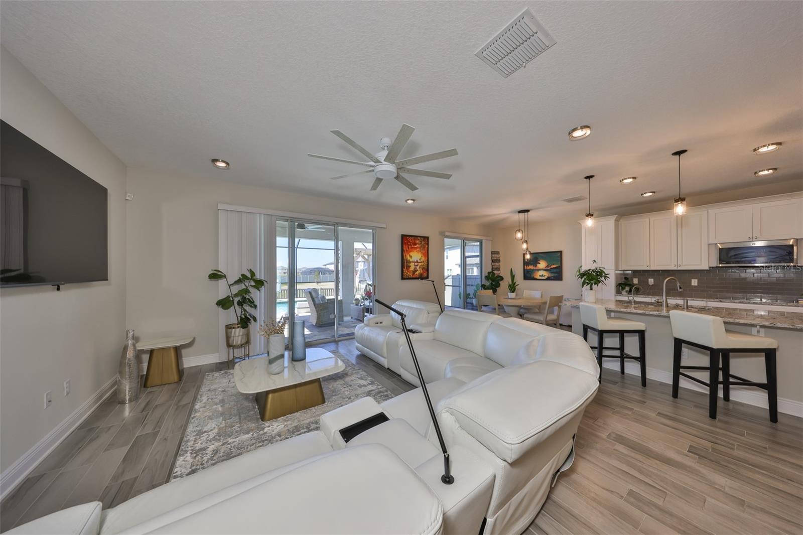 Listing photo id 18 for 3091 King Fern Drive