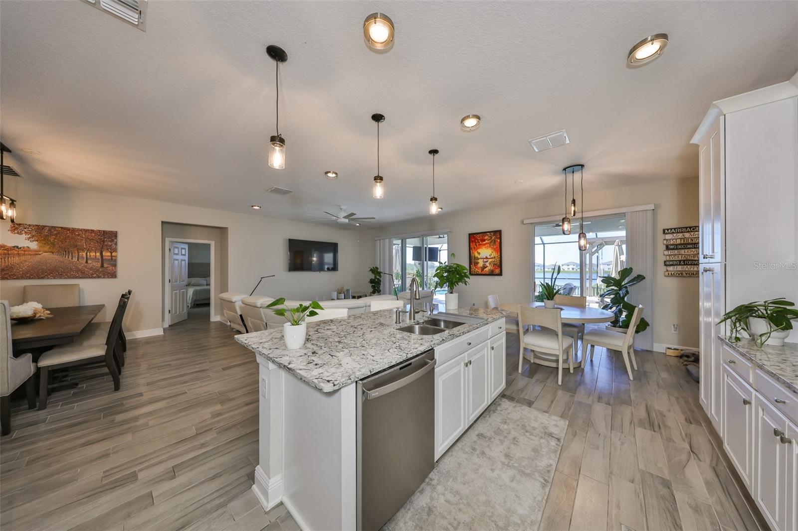 Listing photo id 20 for 3091 King Fern Drive