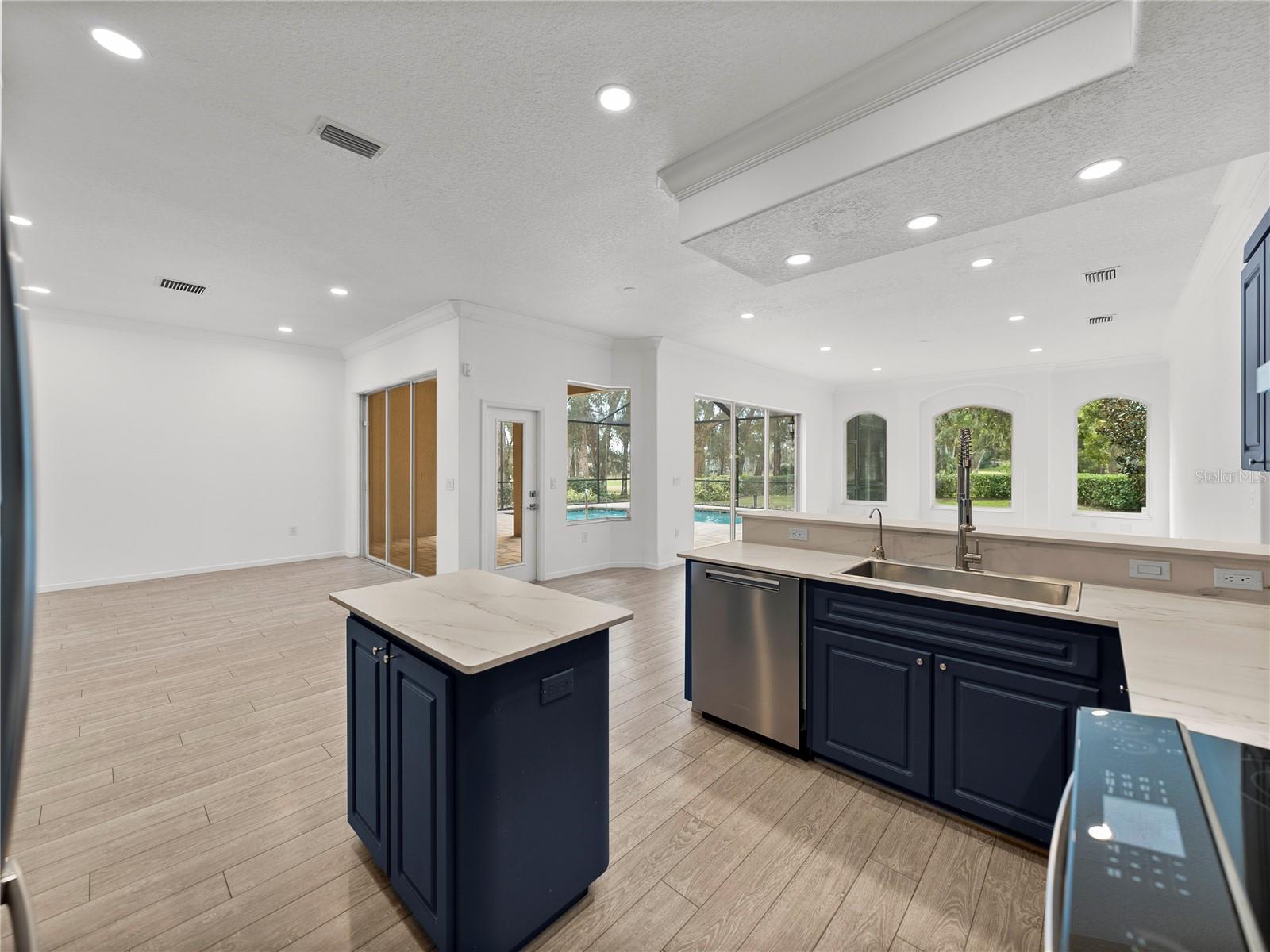 Listing photo id 20 for 12632 Oak Hollow Court