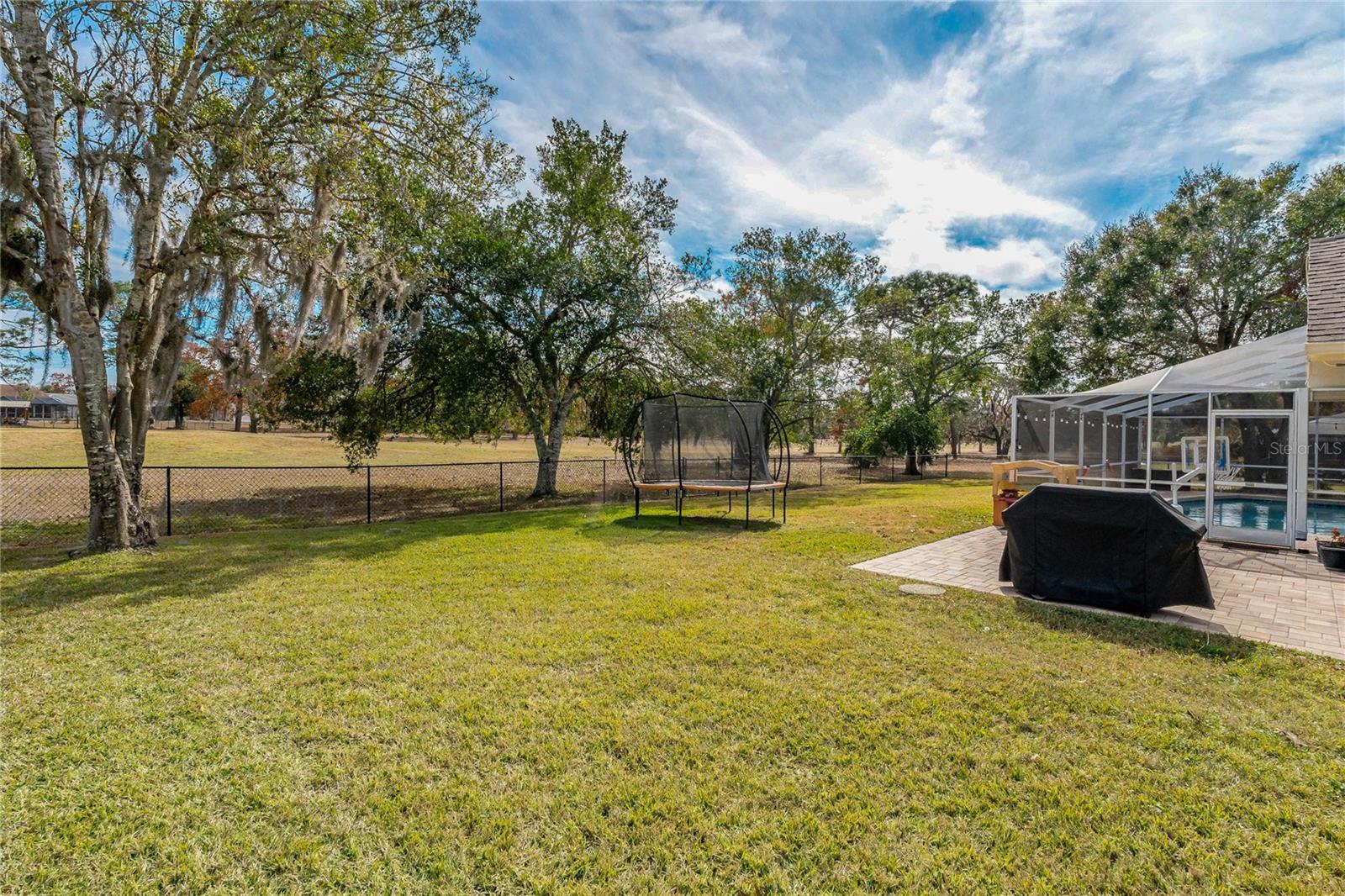 Listing photo id 8 for 5052 Florentine Court