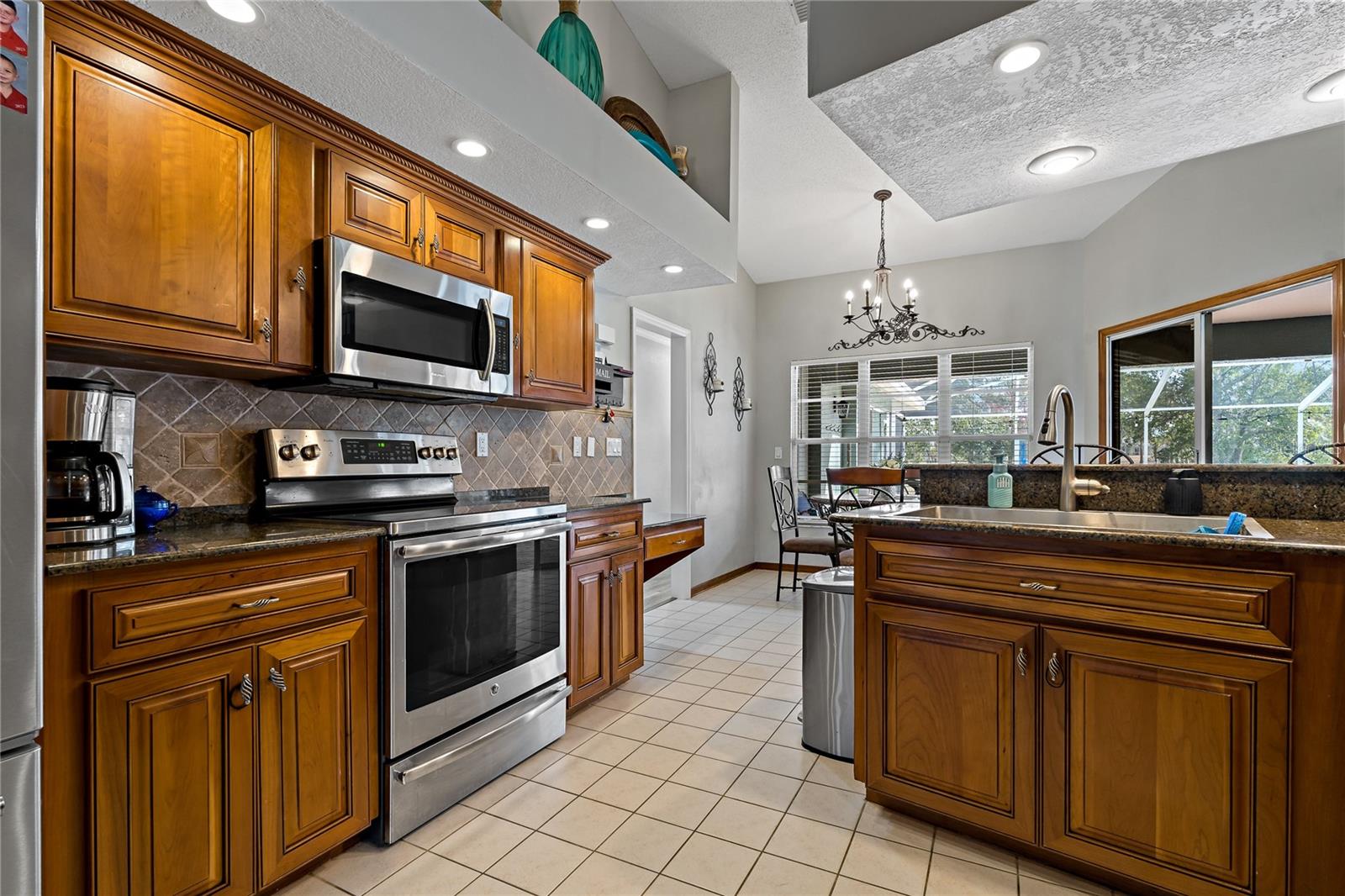 Listing photo id 18 for 5052 Florentine Court