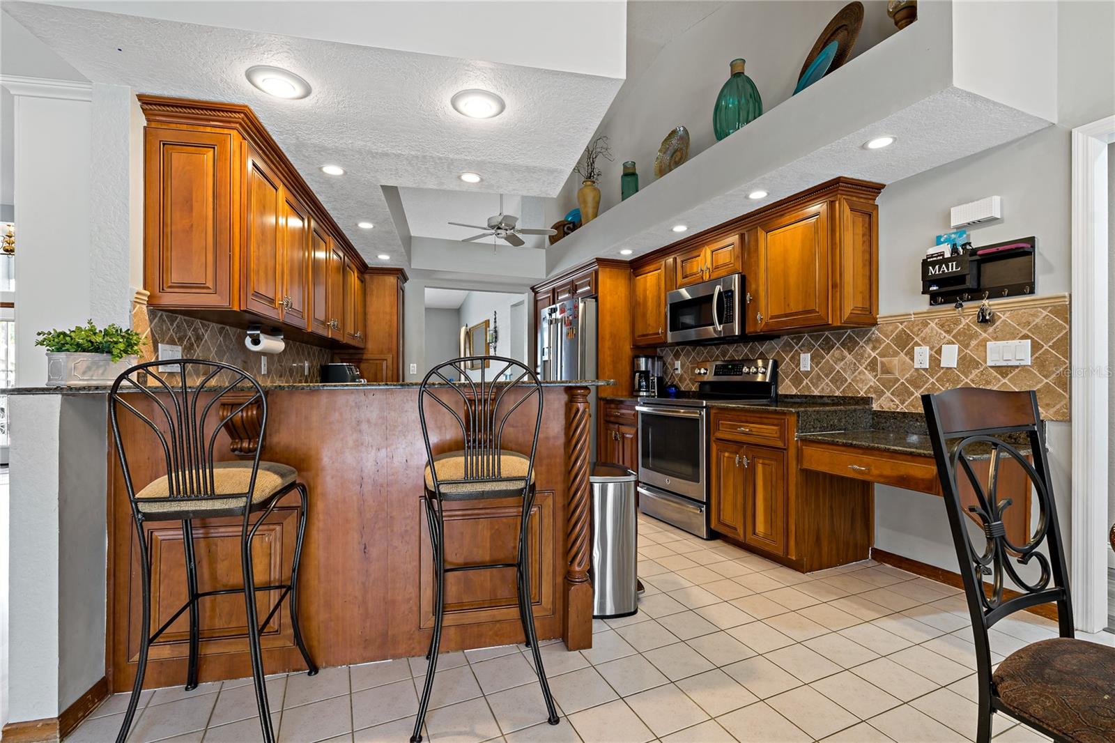 Listing photo id 20 for 5052 Florentine Court