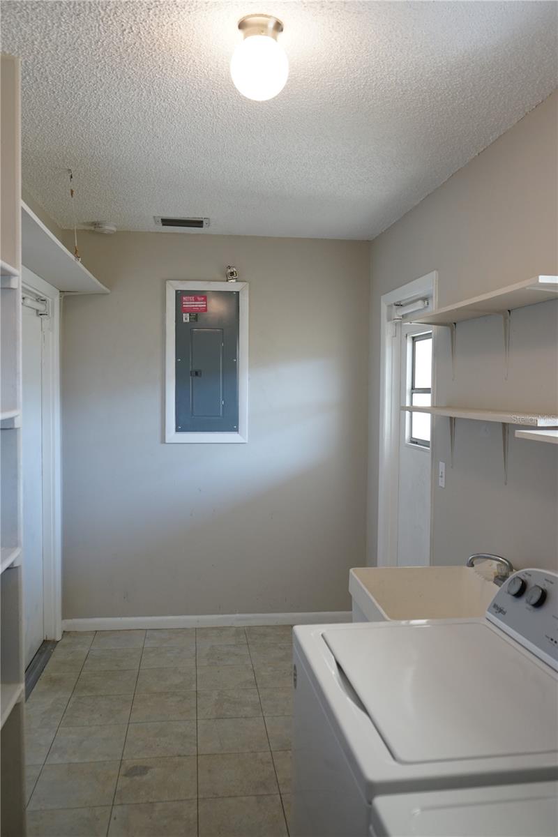Image 20 of 34 For 711 Brockton Place