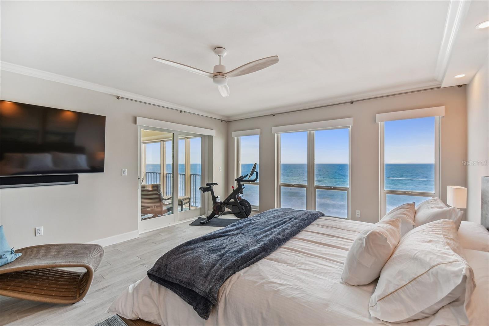 Listing photo id 17 for 16750 Gulf Boulevard 413