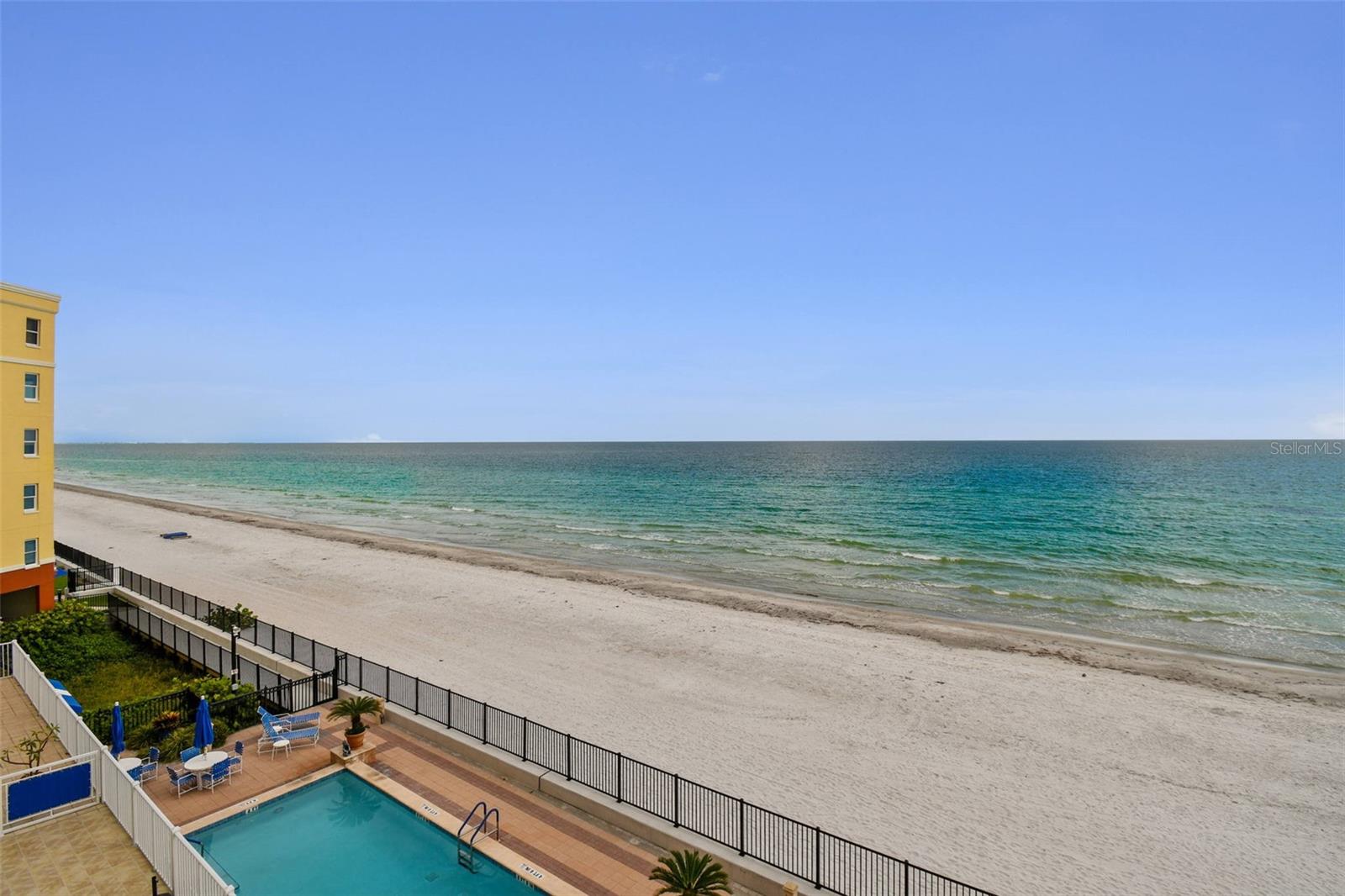 Listing photo id 32 for 16750 Gulf Boulevard 413