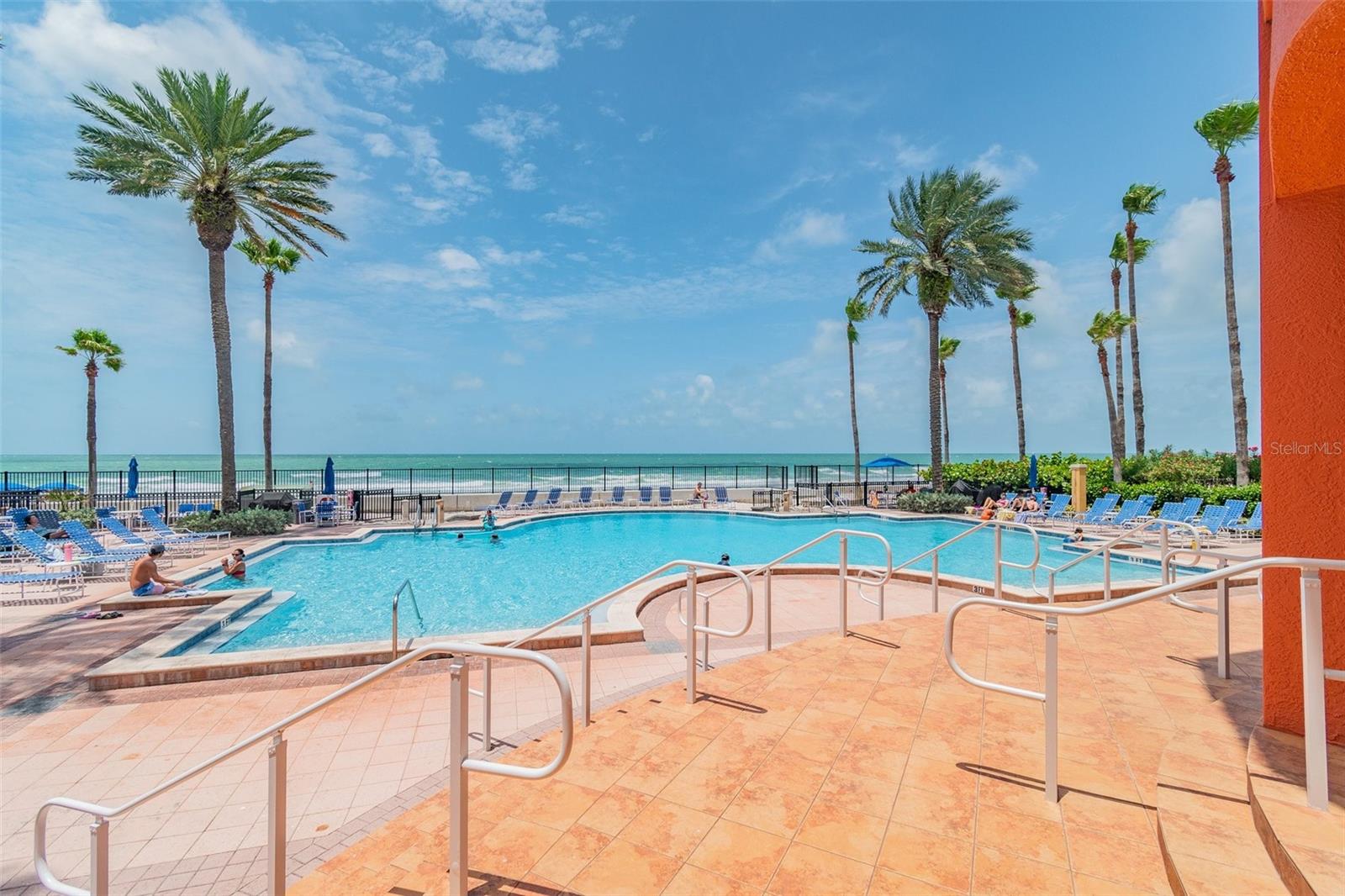 Listing photo id 37 for 16750 Gulf Boulevard 413