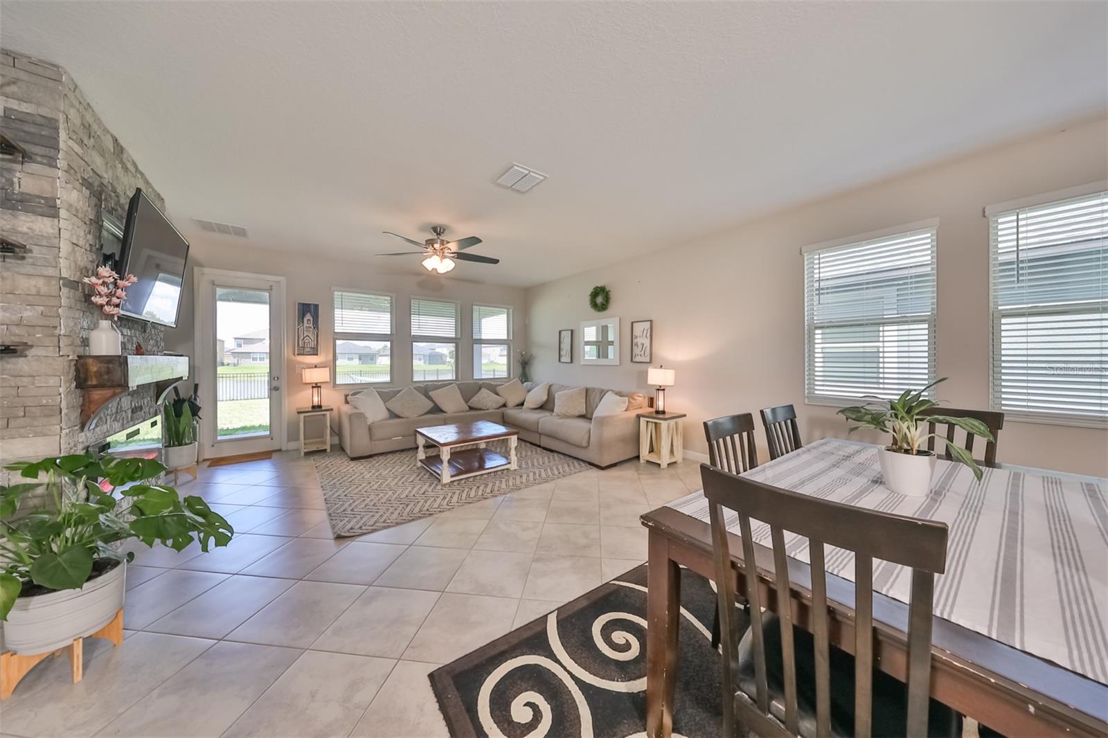 Listing photo id 16 for 9608 Ivory Drive