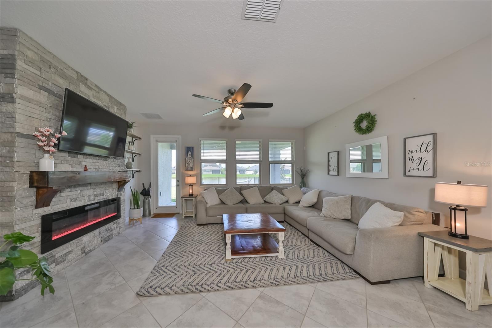 Listing photo id 21 for 9608 Ivory Drive