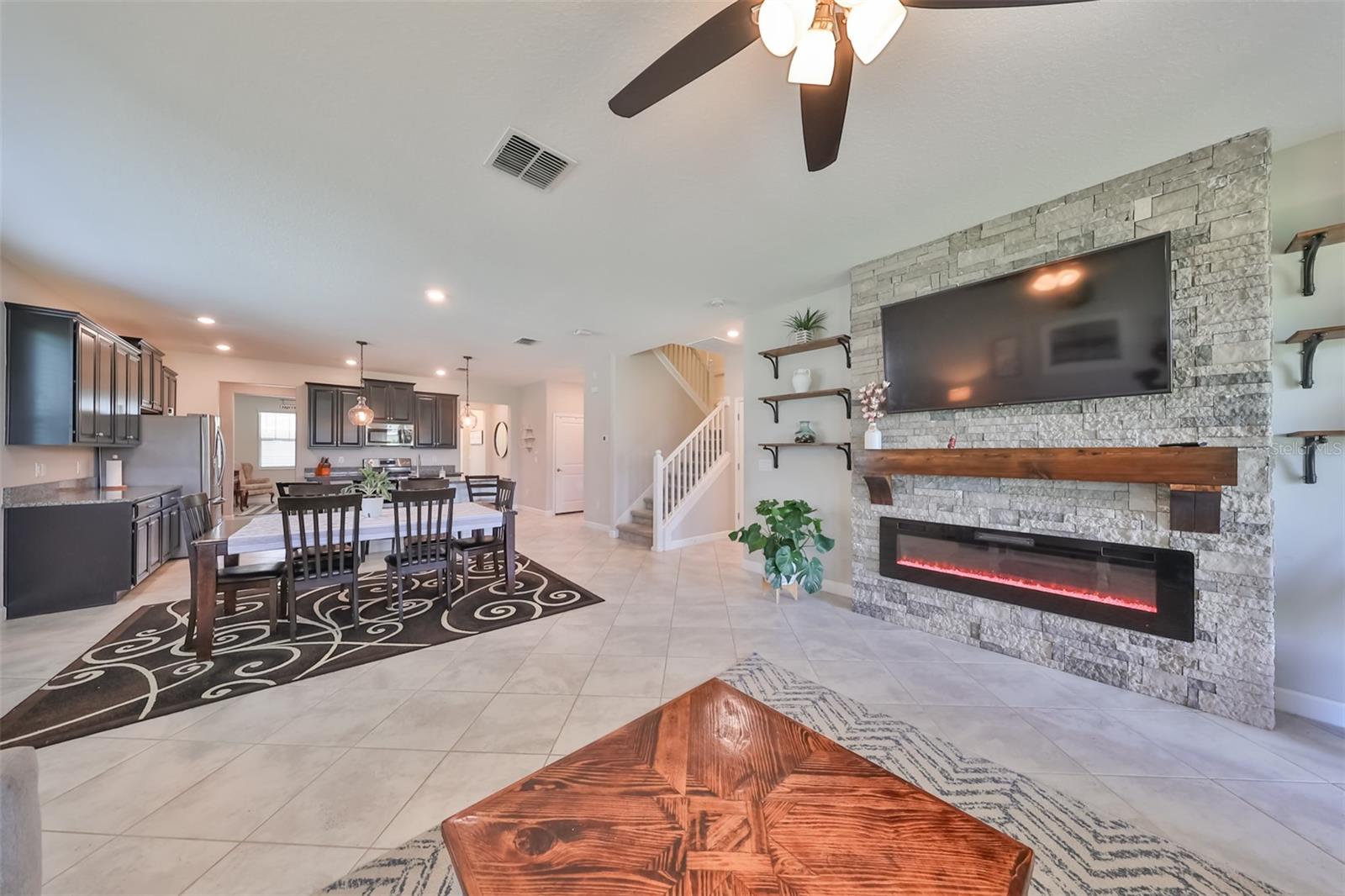 Listing photo id 1 for 9608 Ivory Drive