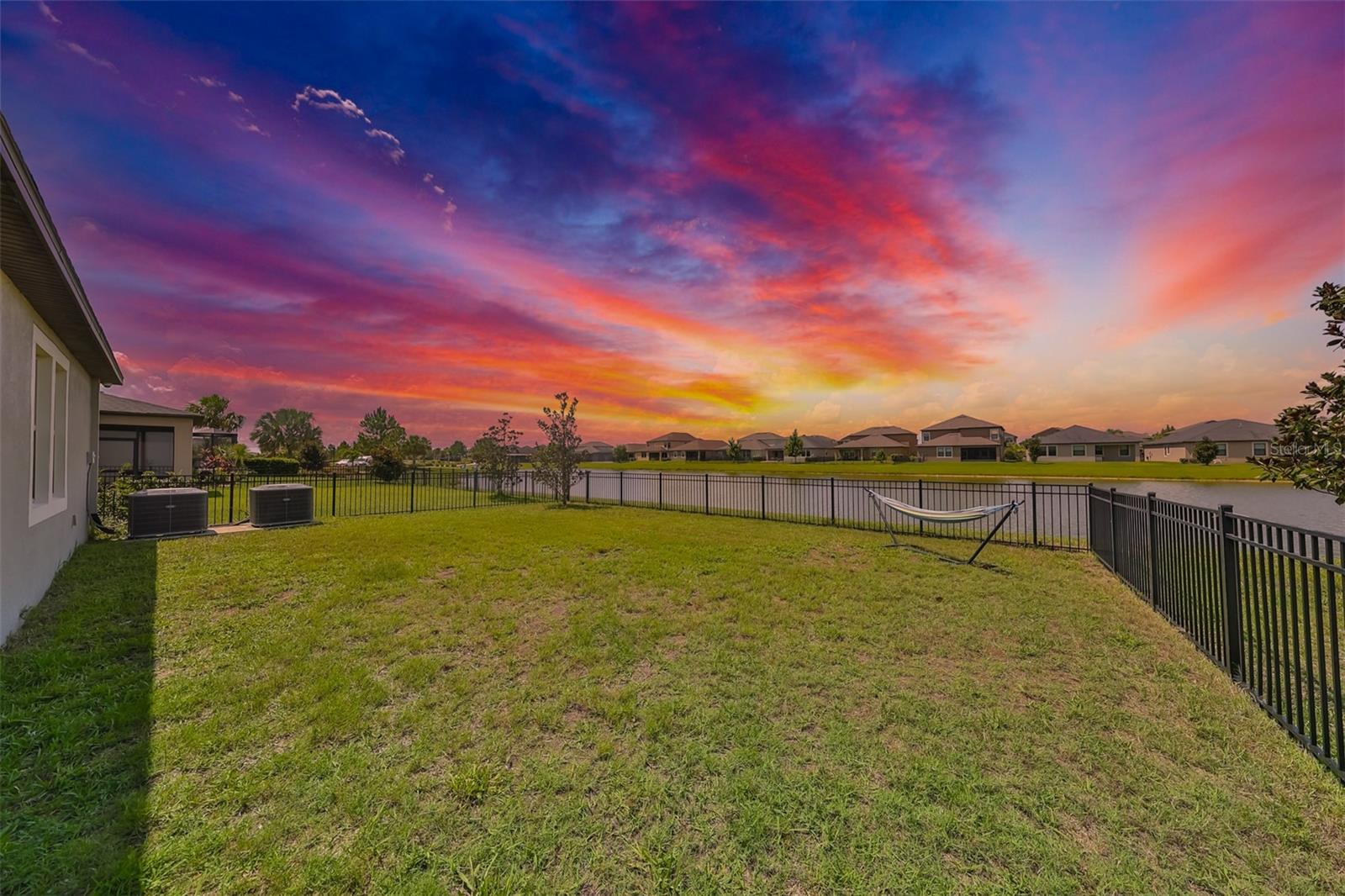 Listing photo id 3 for 9608 Ivory Drive