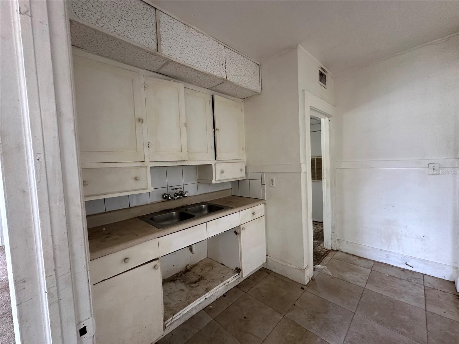 Image 4 of 19 For 1311 11th Avenue S