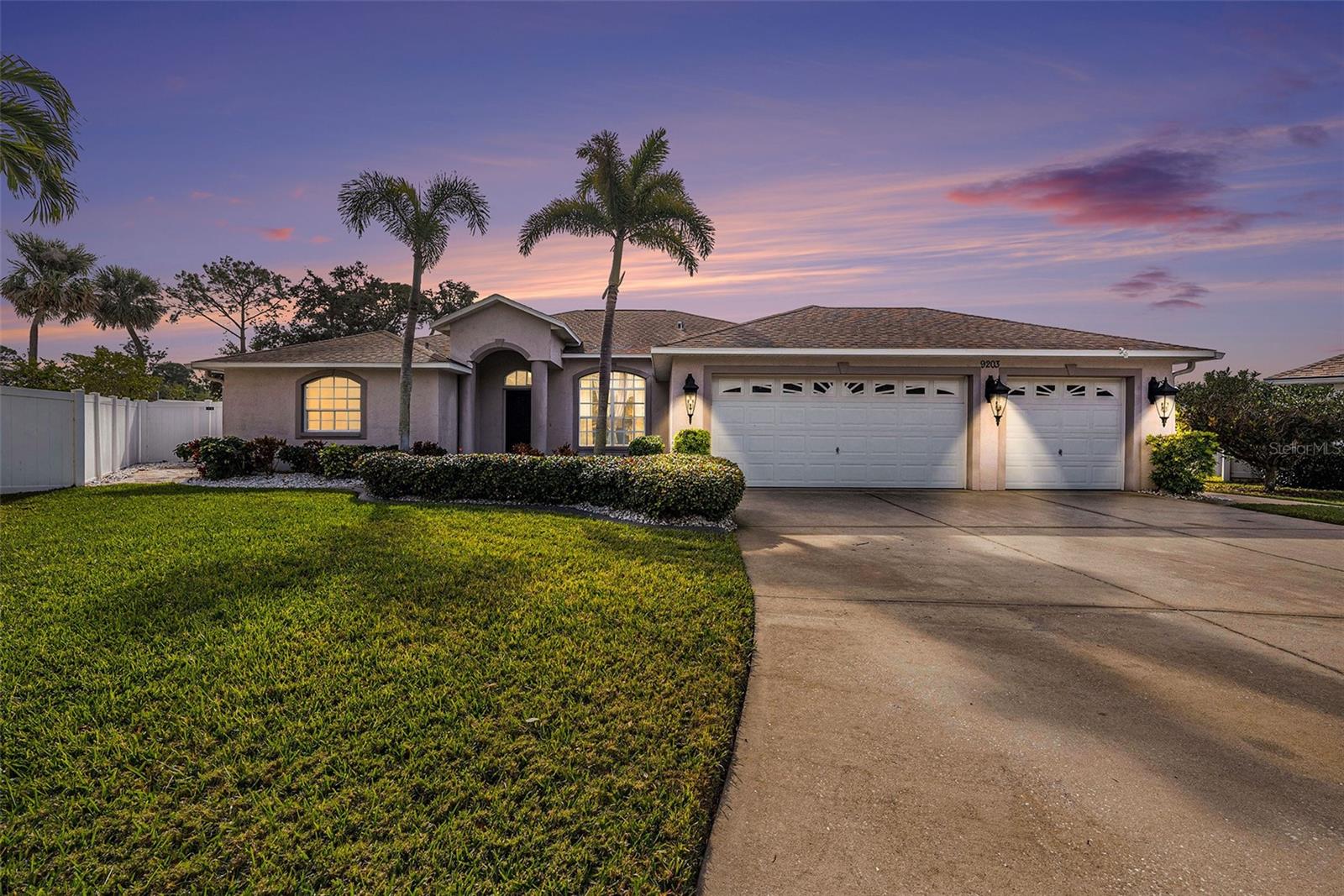 Listing photo id 0 for 9203 Sea Oaks Court