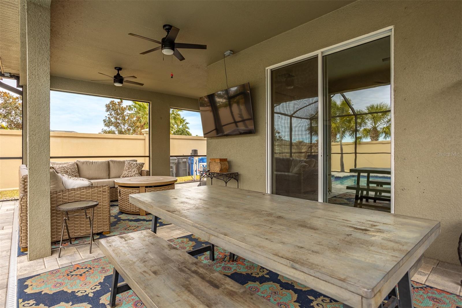 Listing photo id 17 for 11550 Lake Lucaya Drive