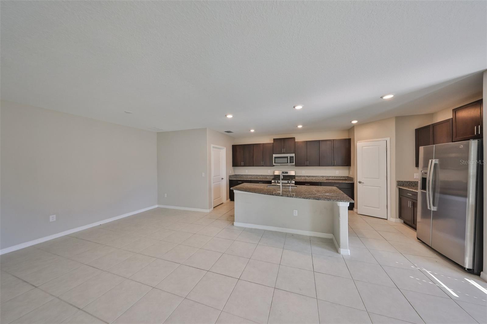 Listing photo id 3 for 10377 Blue Plume Court