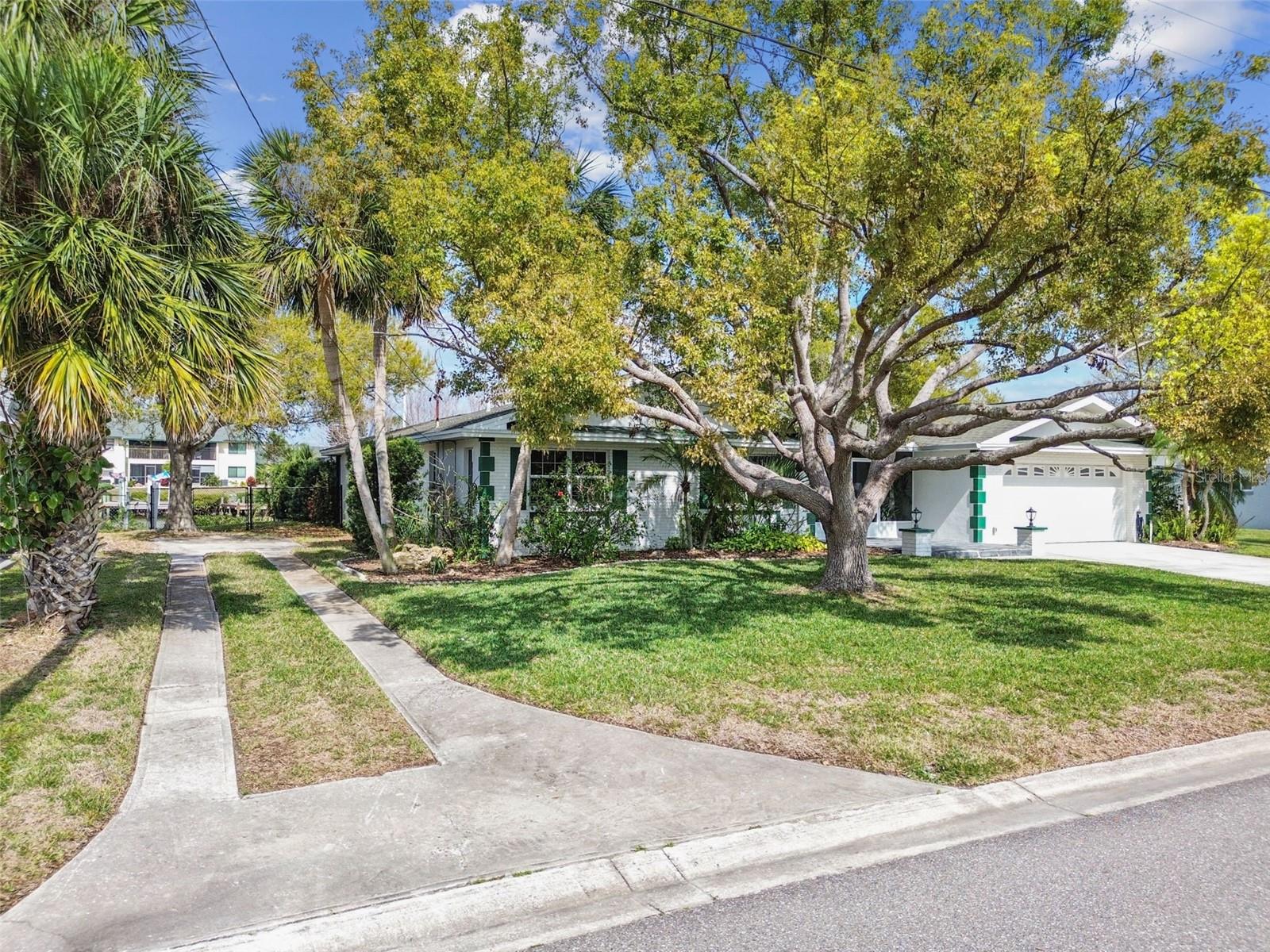 Listing photo id 40 for 705 Spanish Main Drive