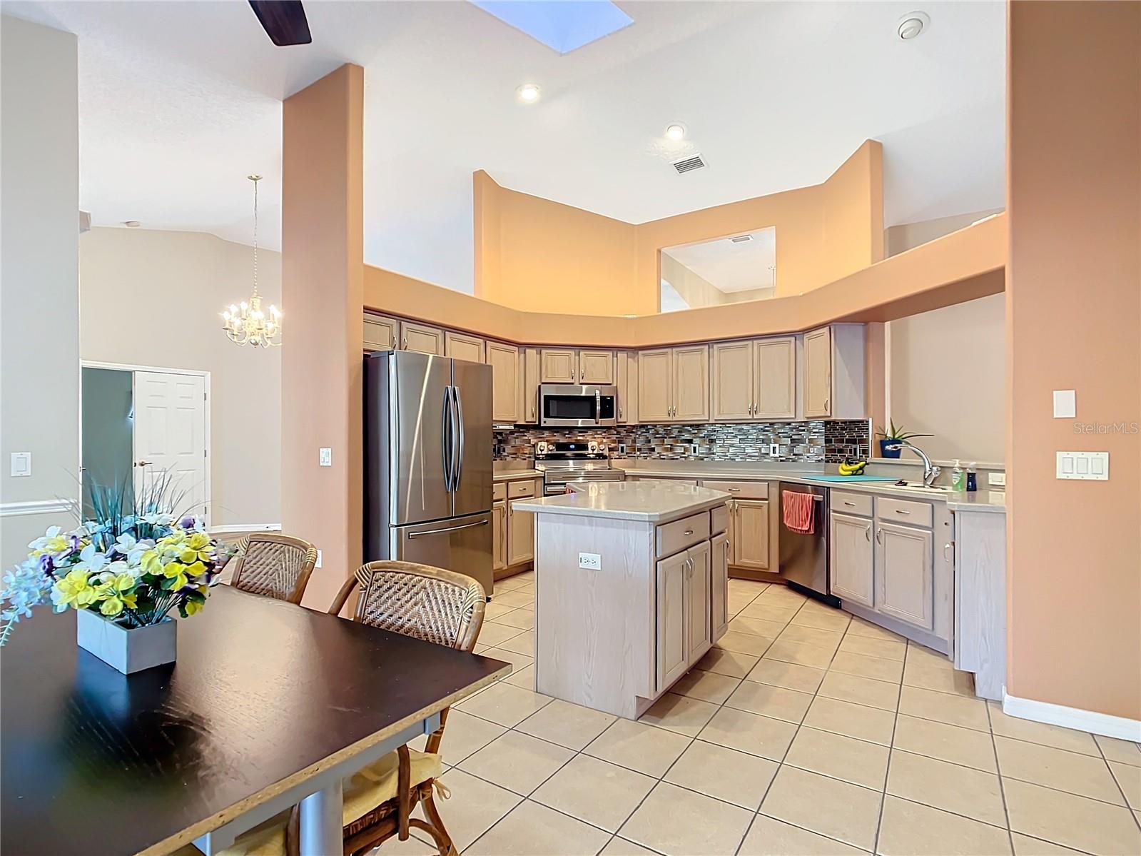 Listing photo id 10 for 4564 Ficus Drive