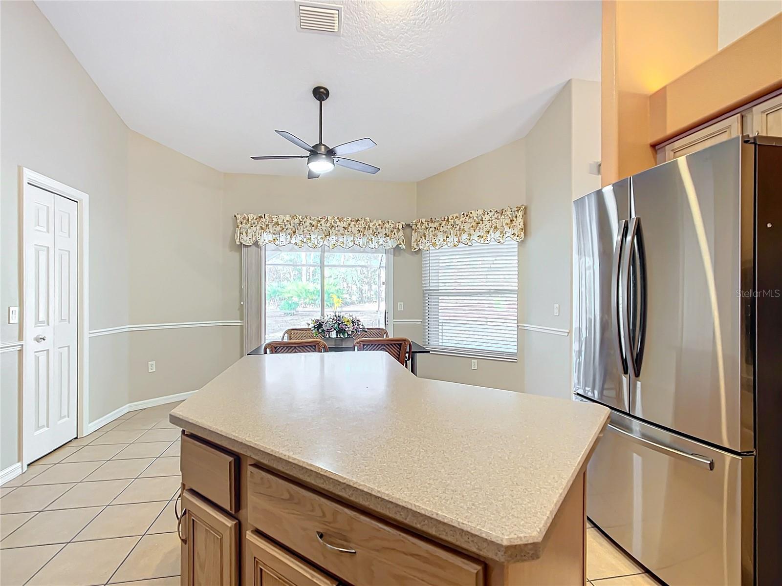 Listing photo id 13 for 4564 Ficus Drive