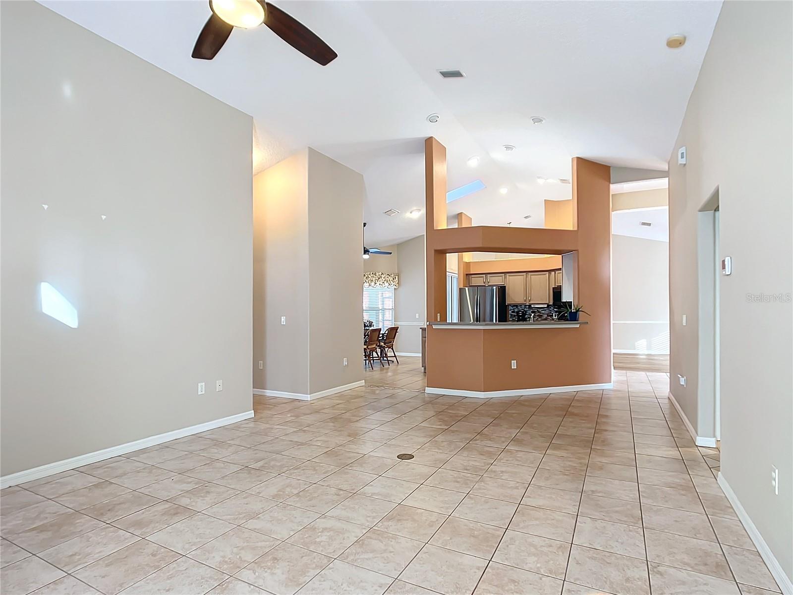 Listing photo id 18 for 4564 Ficus Drive