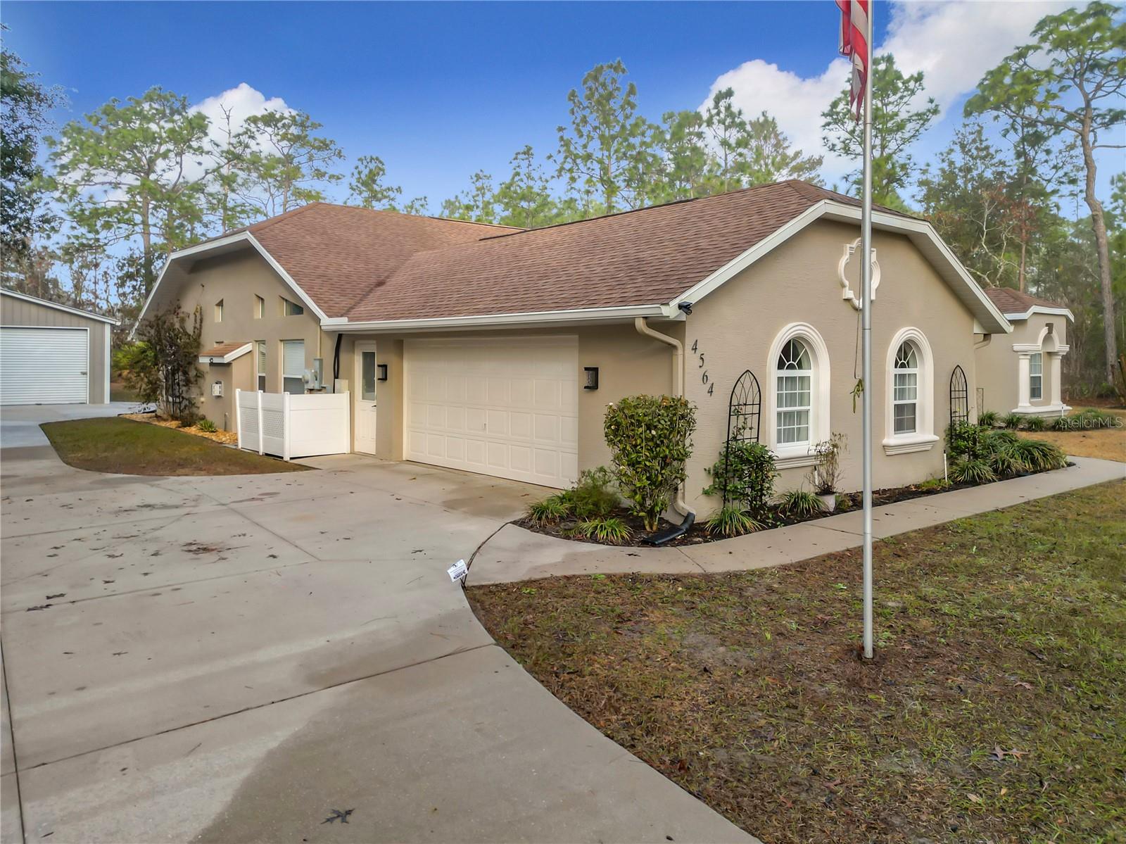 Listing photo id 1 for 4564 Ficus Drive