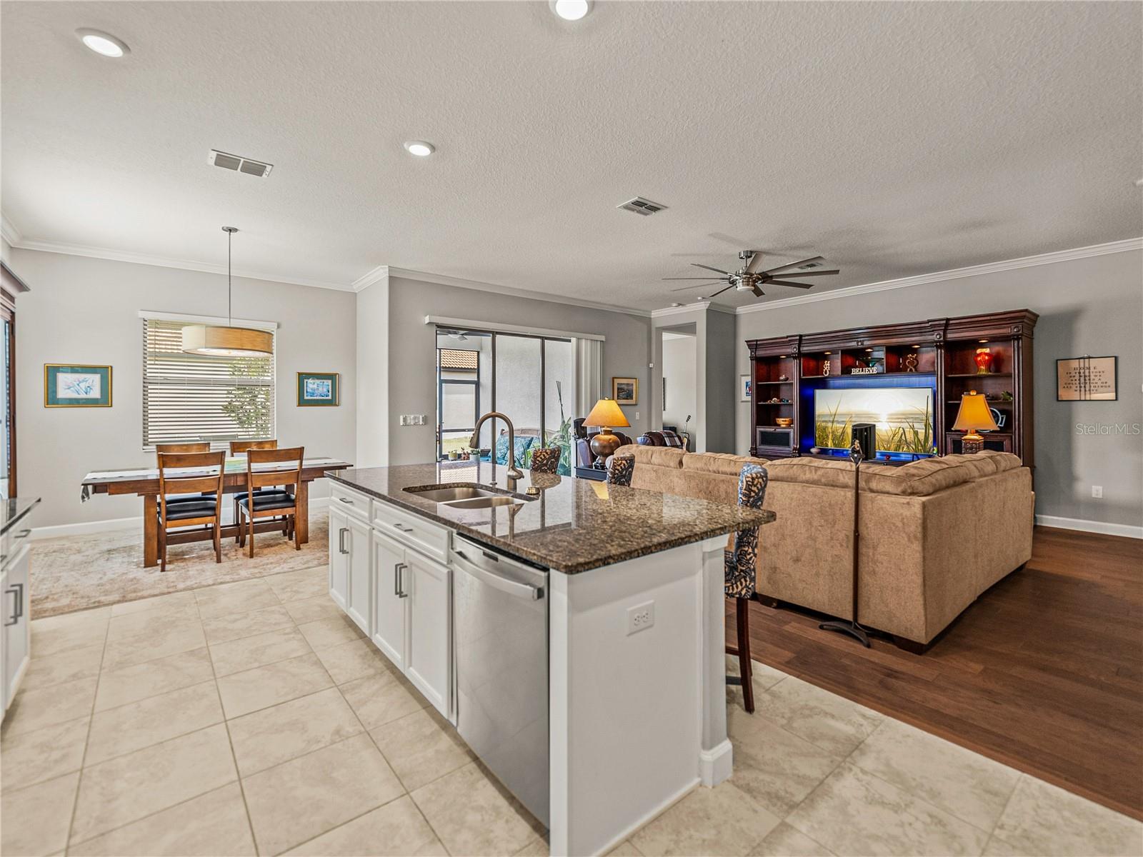 Listing photo id 10 for 16959 Scuba Crest Street