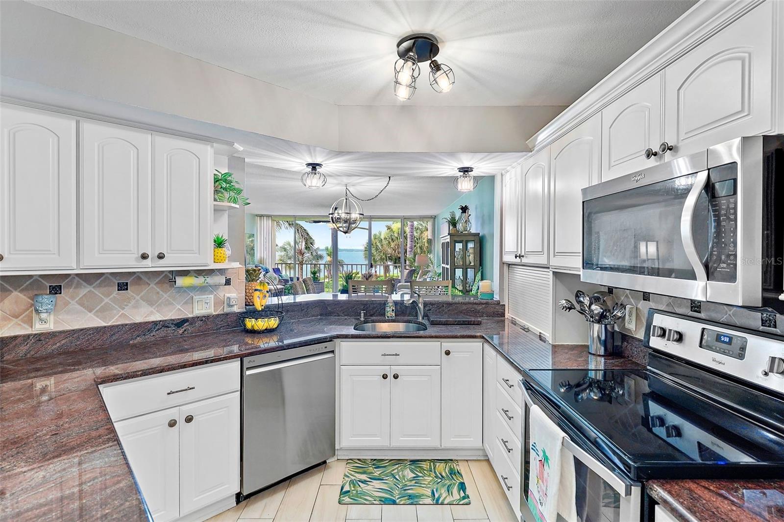 Listing photo id 10 for 5151 Isla Key Boulevard S 223